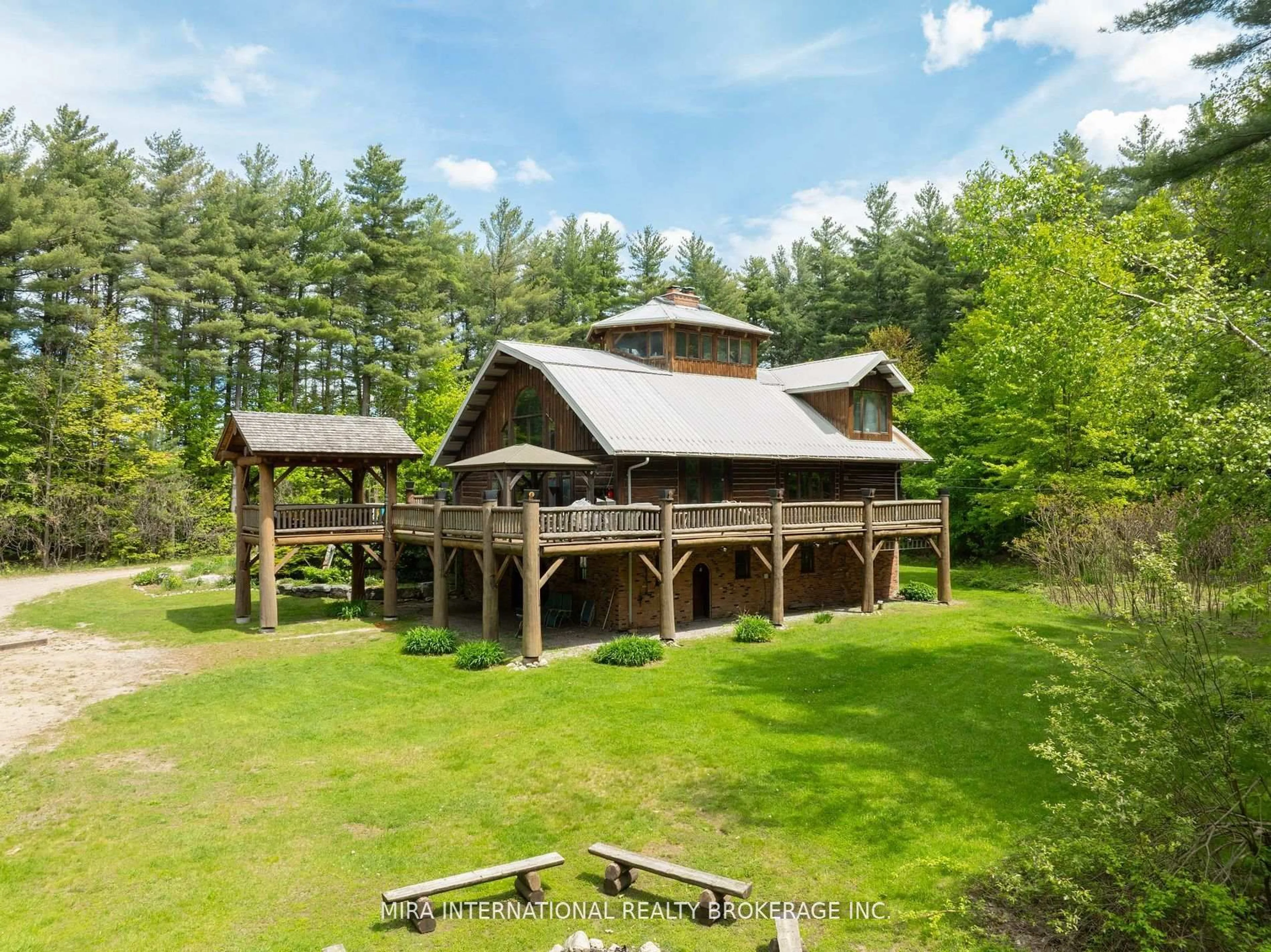 A pic from outside/outdoor area/front of a property/back of a property/a pic from drone, unknown for 1400 Chemin Du Loup Rd, Tiny Ontario L9M 2H7