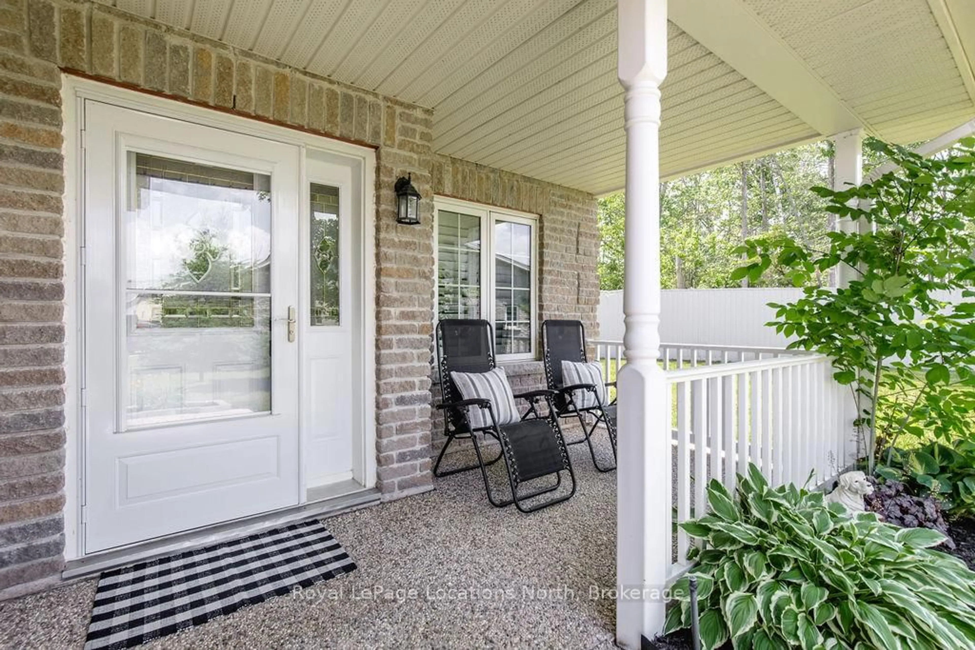 Patio, street for 86 Clover Cres, Wasaga Beach Ontario L9Z 0G4