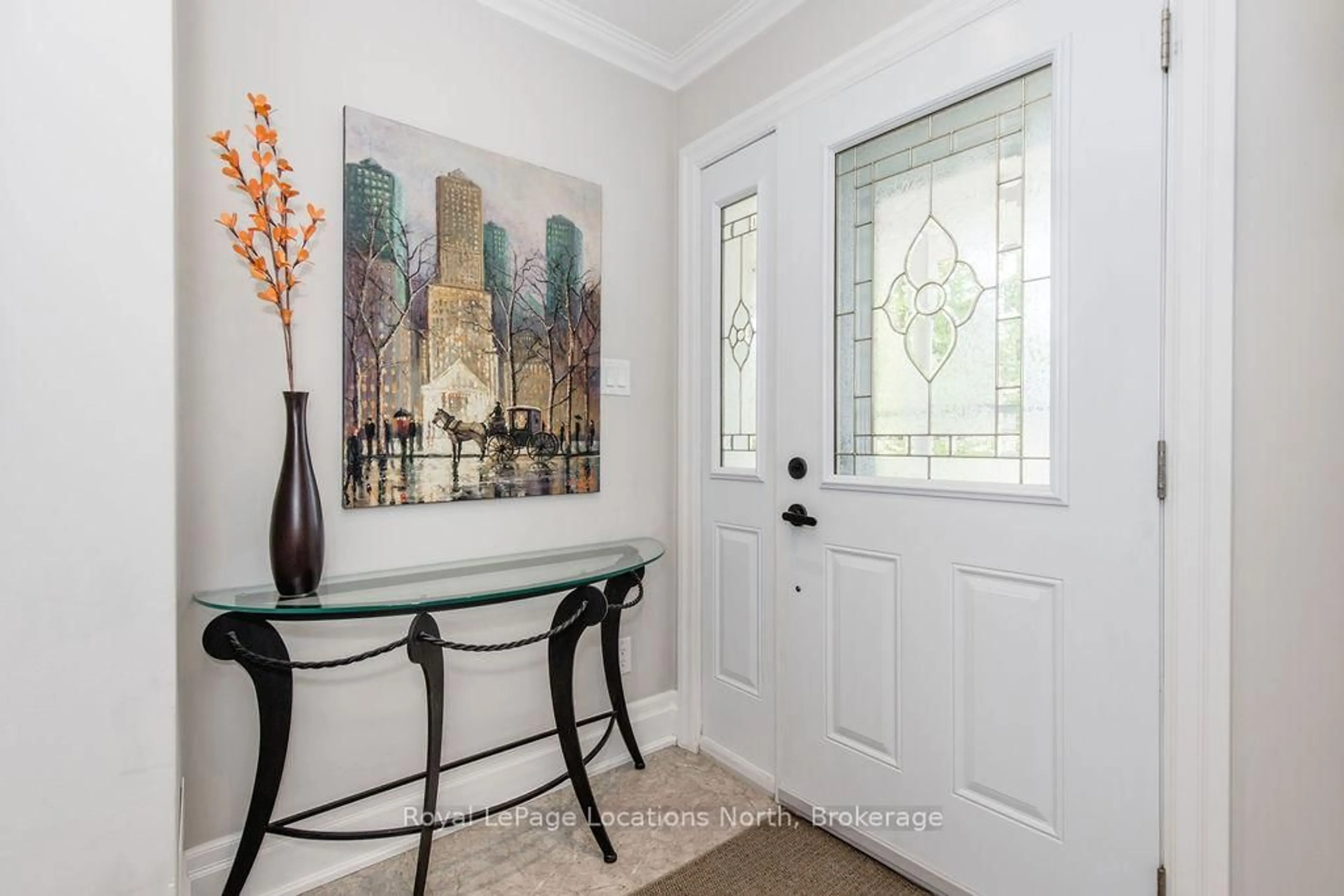 Indoor entryway for 86 Clover Cres, Wasaga Beach Ontario L9Z 0G4