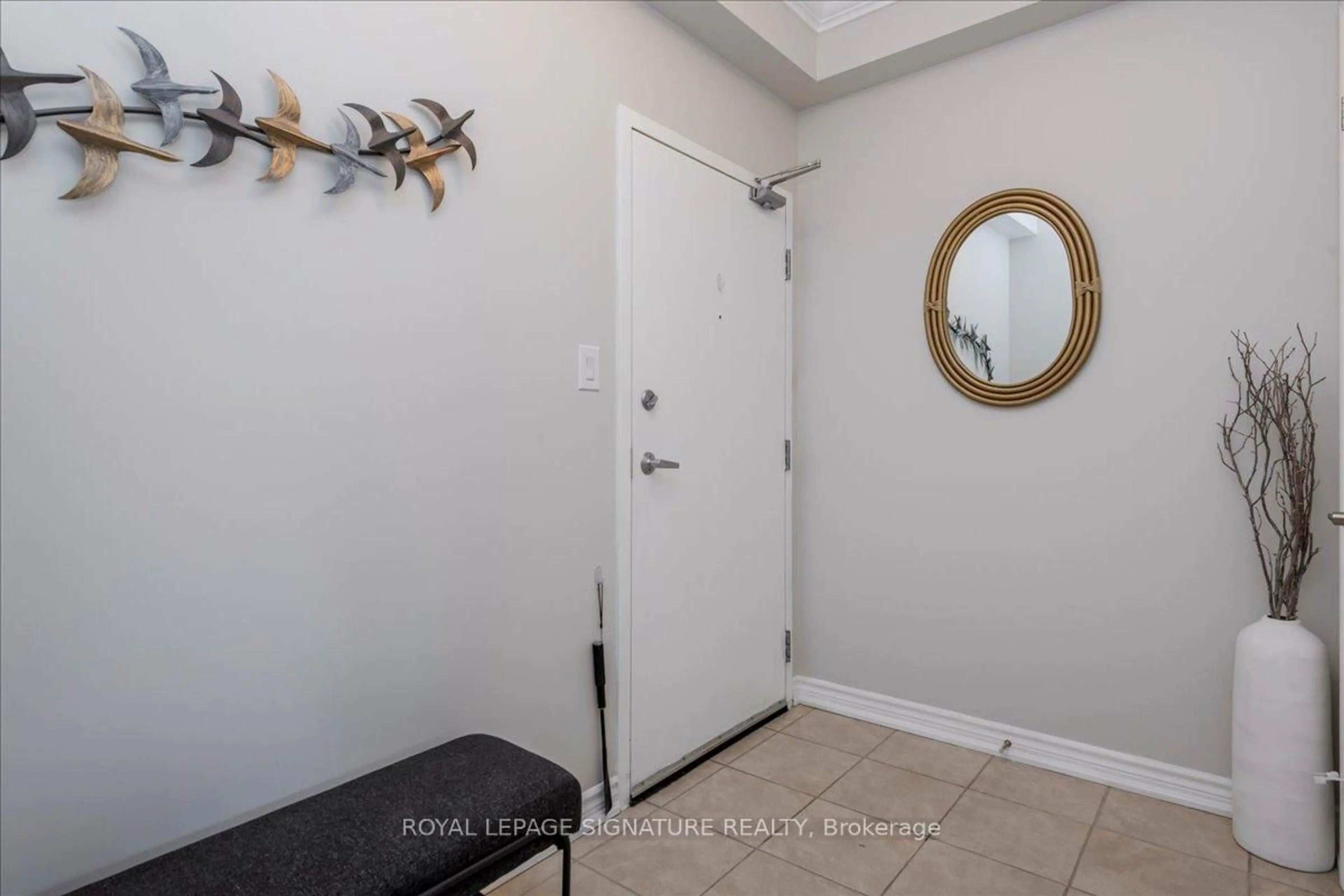 Indoor entryway for 45 Ferndale Dr #301, Barrie Ontario L4N 5W7
