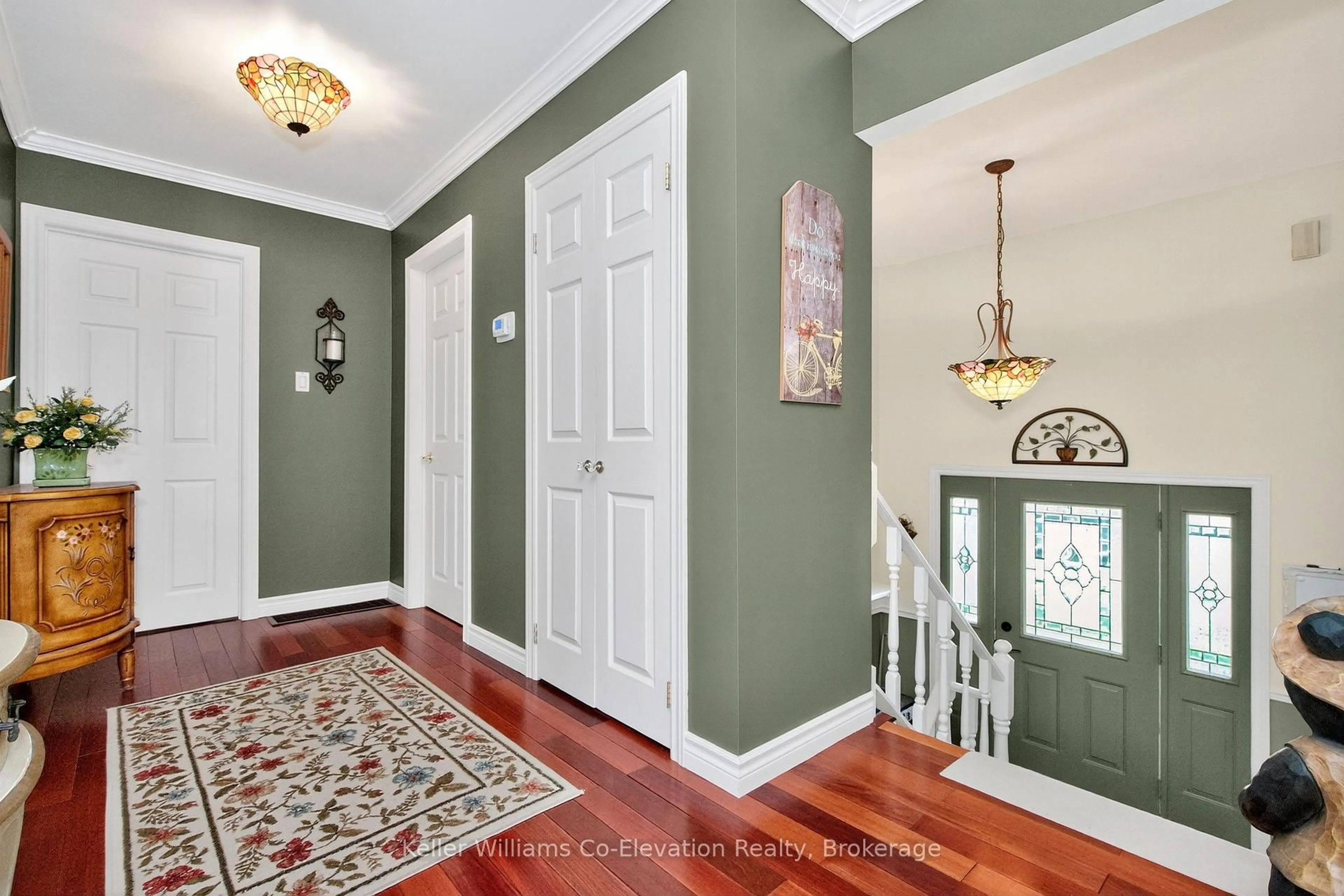 Indoor entryway for 12 Benson St, Penetanguishene Ontario L9M 1P4