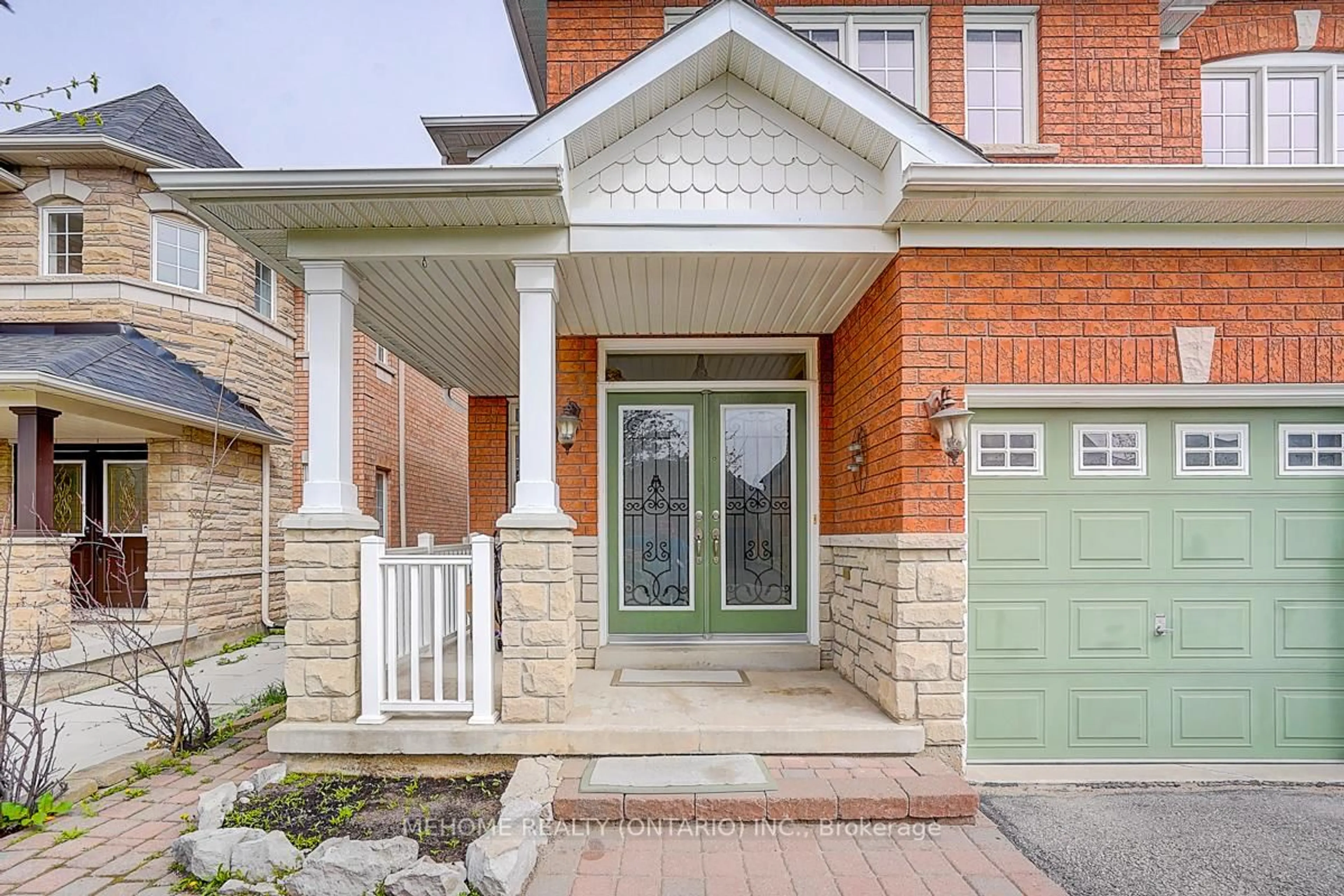 Home with brick exterior material, street for 40 Westminster Circ, Barrie Ontario L4M 0A5