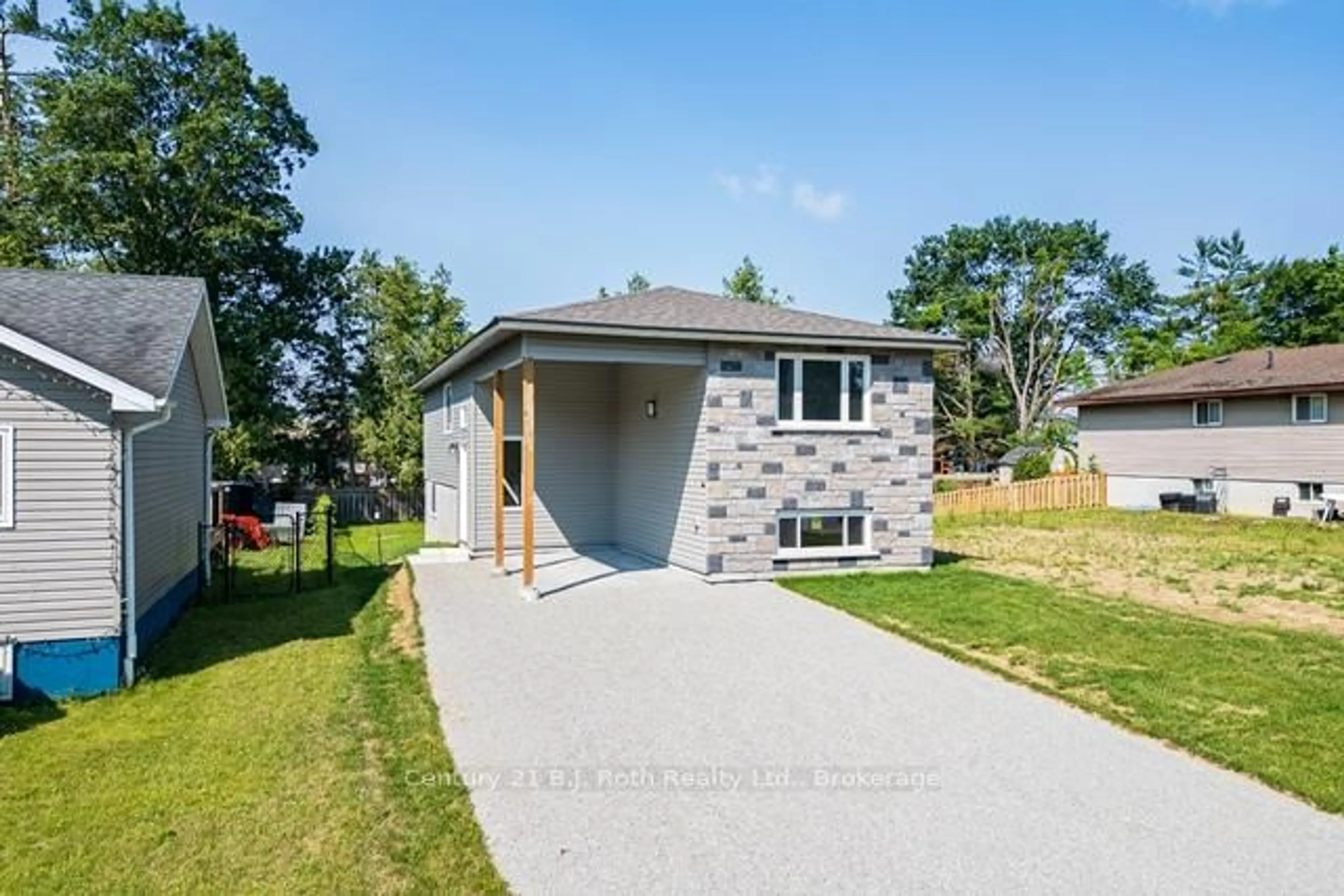 Home with brick exterior material, street for 3382 Azcona Ave, Severn Ontario L0K 1G0