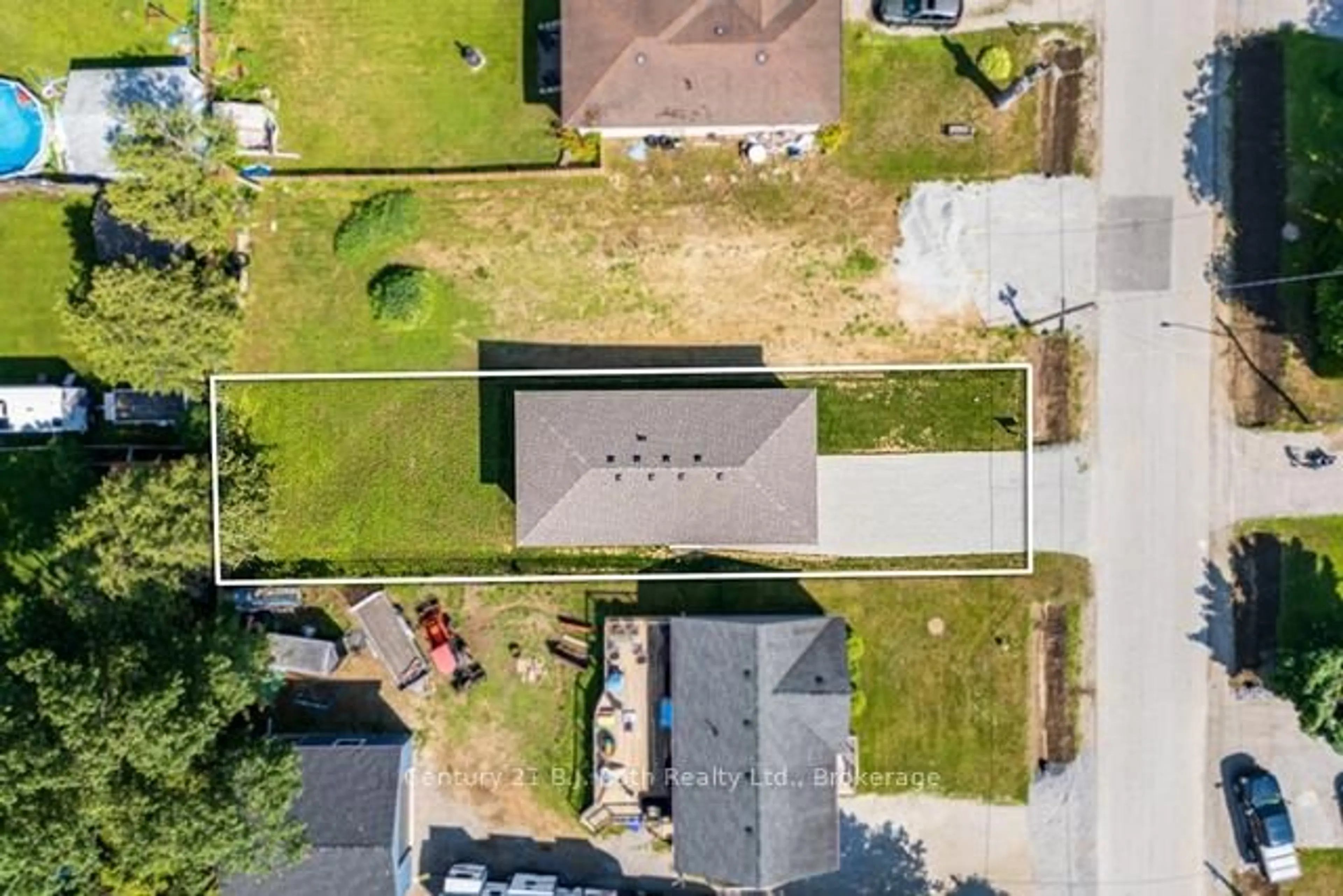 A pic from outside/outdoor area/front of a property/back of a property/a pic from drone, street for 3382 Azcona Ave, Severn Ontario L0K 1G0