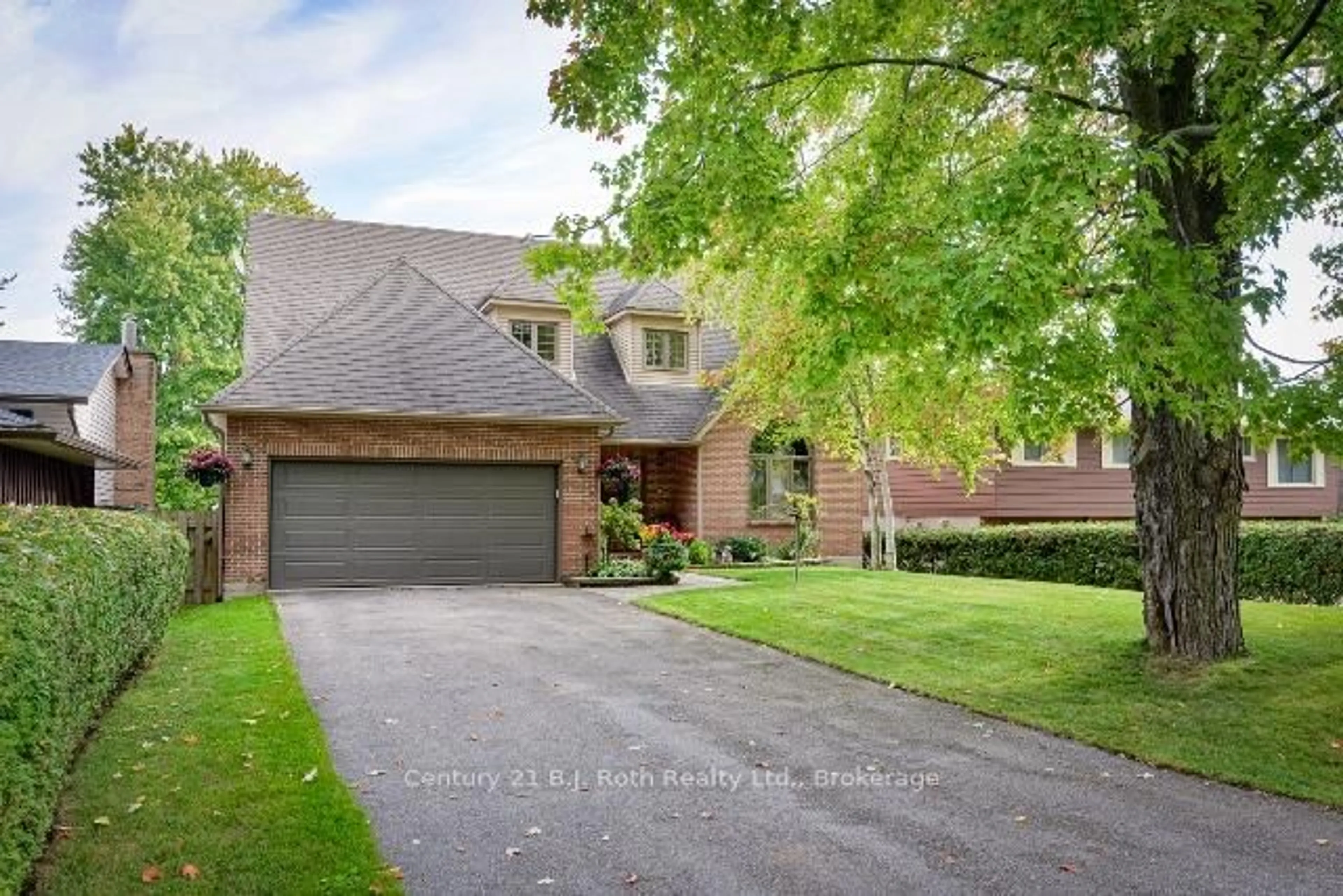 Home with brick exterior material, street for 624 High St, Orillia Ontario L3V 6Y8