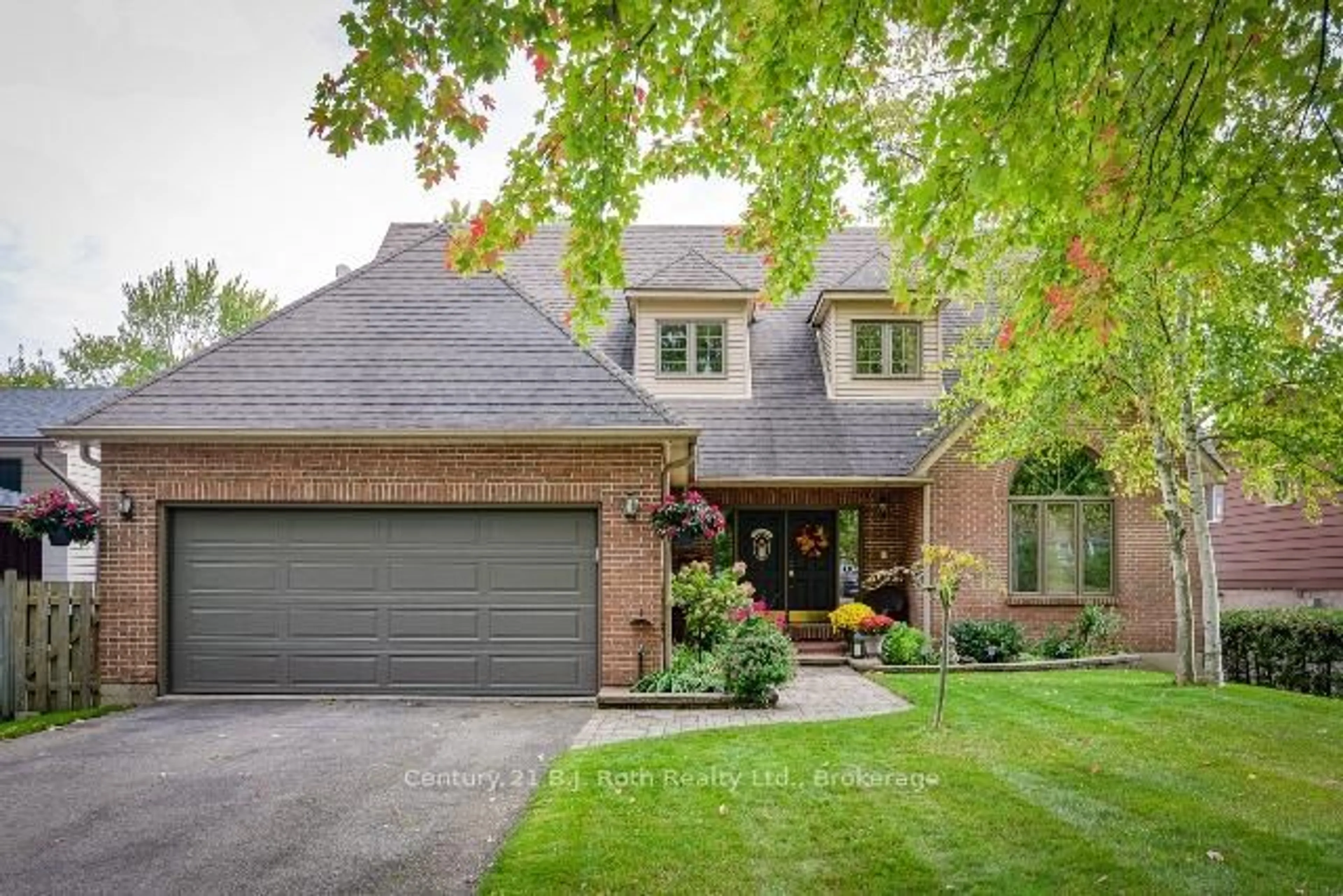 Home with brick exterior material, street for 624 High St, Orillia Ontario L3V 6Y8