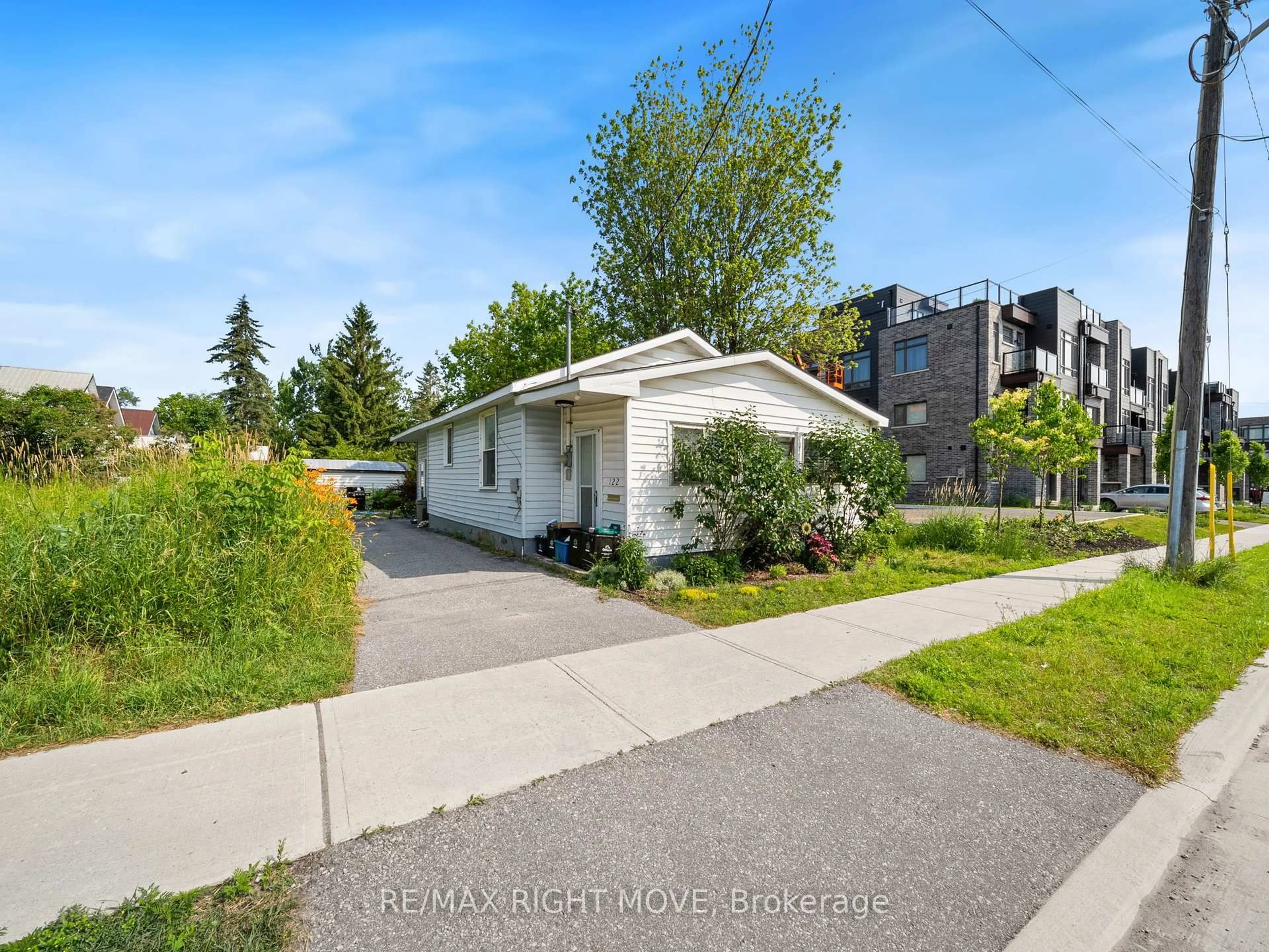Unknown for 122 Elgin St, Orillia Ontario L3V 1S7