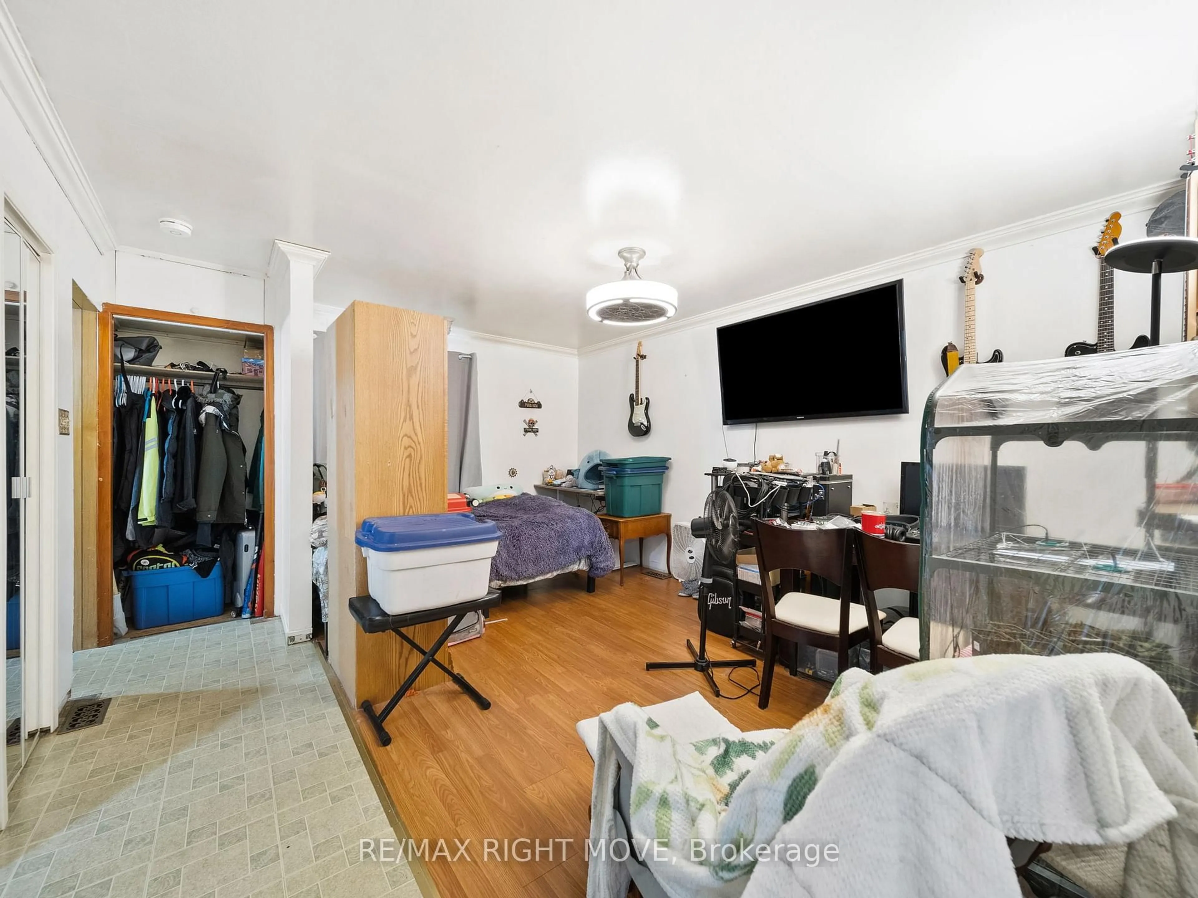 A pic of a room for 122 Elgin St, Orillia Ontario L3V 1S7