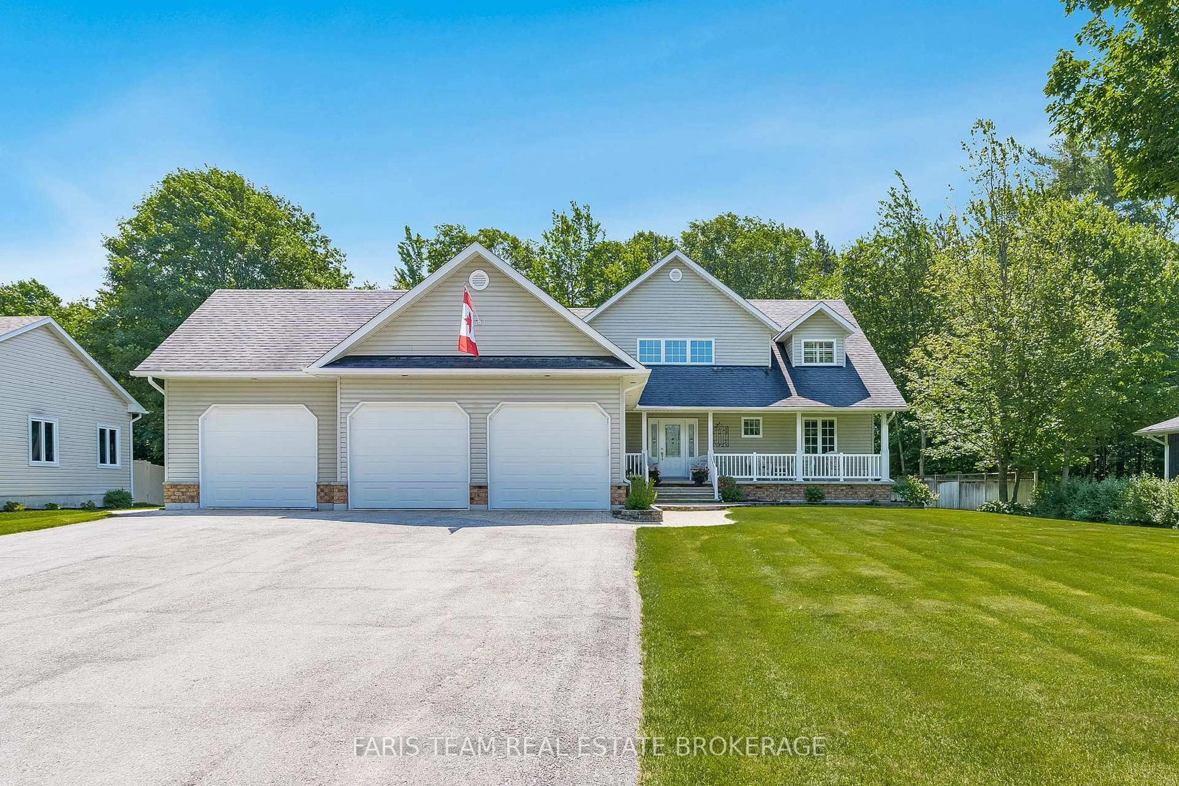 A pic from outside/outdoor area/front of a property/back of a property/a pic from drone, street for 91 Maryjane Rd, Tiny Ontario L0L 2T0