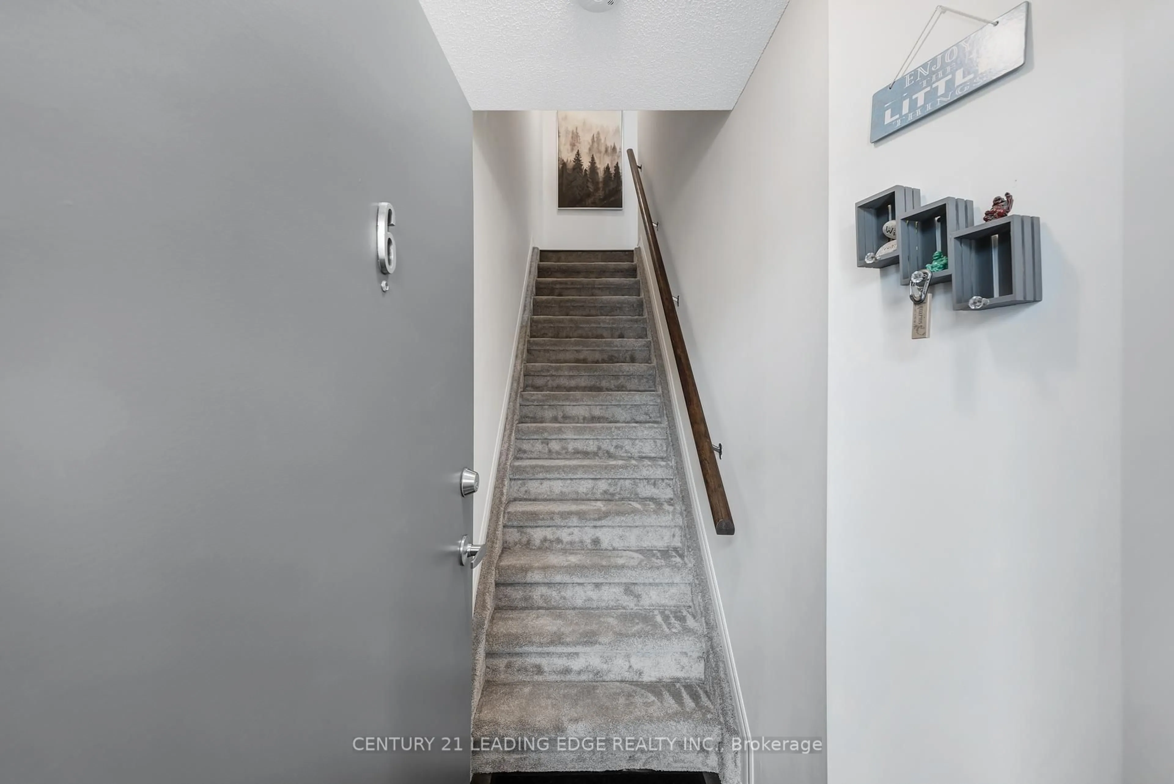 Stairs for 135 Syndenham Wells, Barrie Ontario L4M 0H3