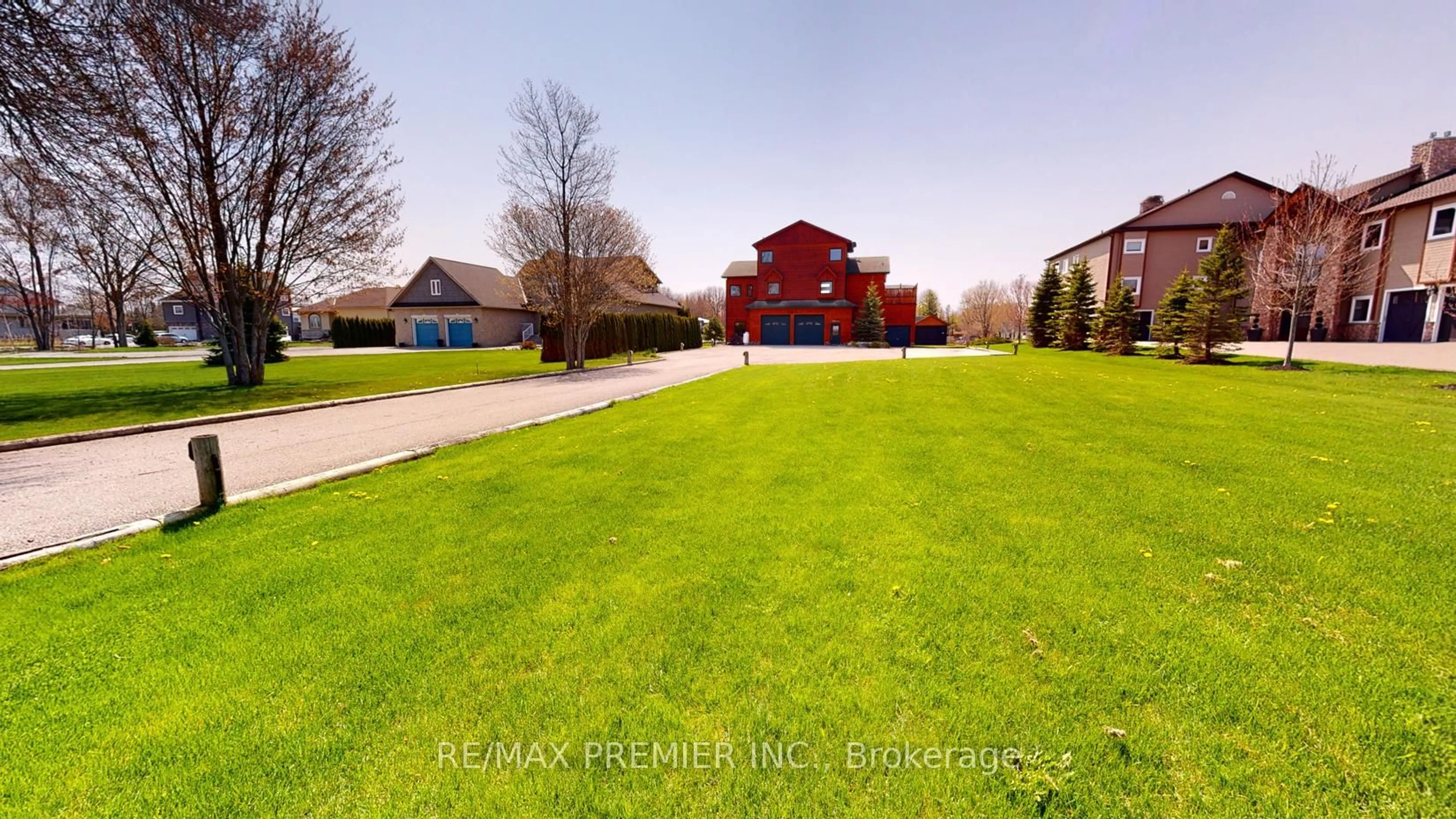 A pic from outside/outdoor area/front of a property/back of a property/a pic from drone, unknown for 31 Paradise Blvd, Ramara Ontario L0K 1B0
