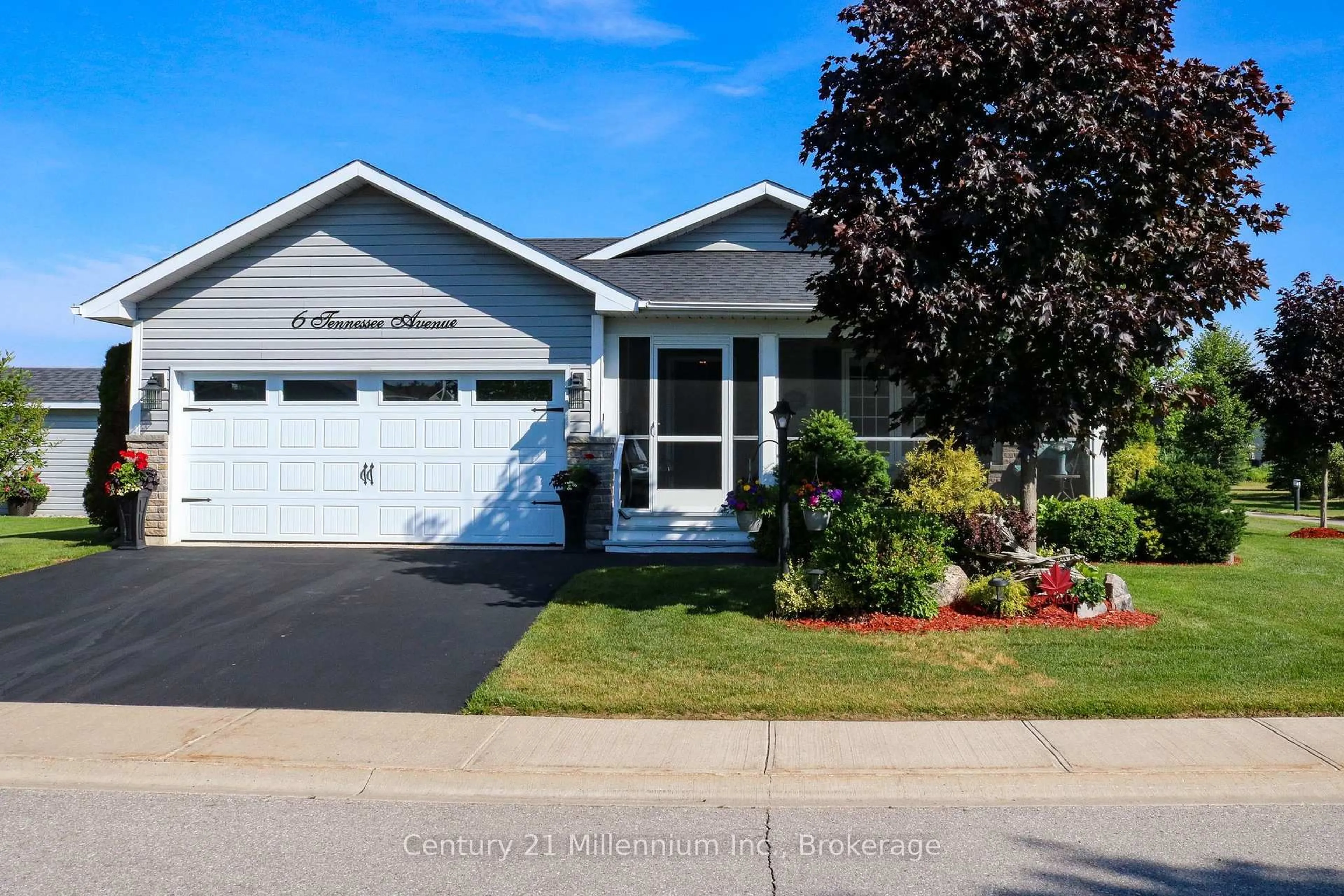 Home with vinyl exterior material, street for 6 Tennesse Ave, Wasaga Beach Ontario L9Z 3A8