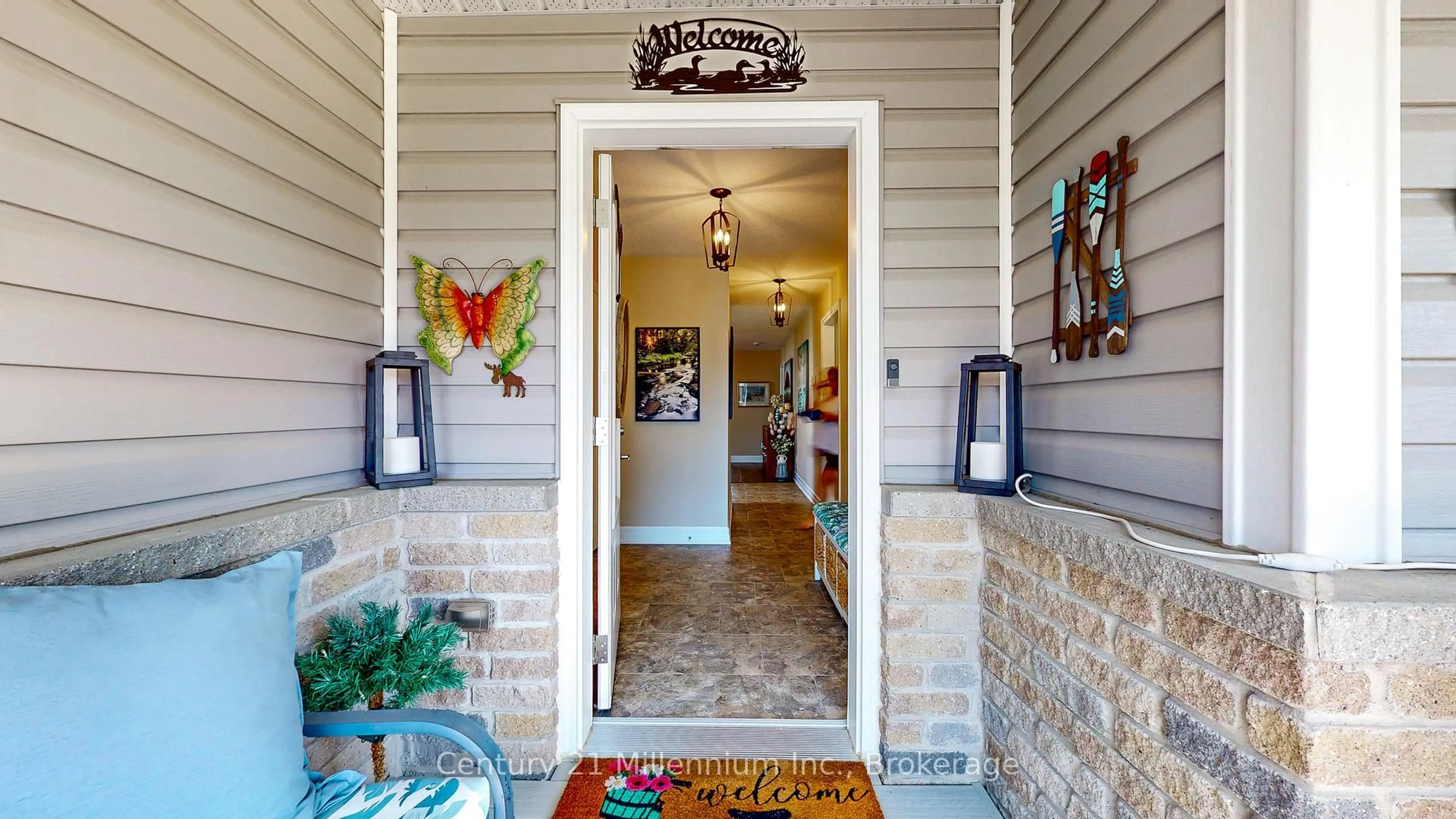 Indoor entryway for 6 Tennesse Ave, Wasaga Beach Ontario L9Z 3A8