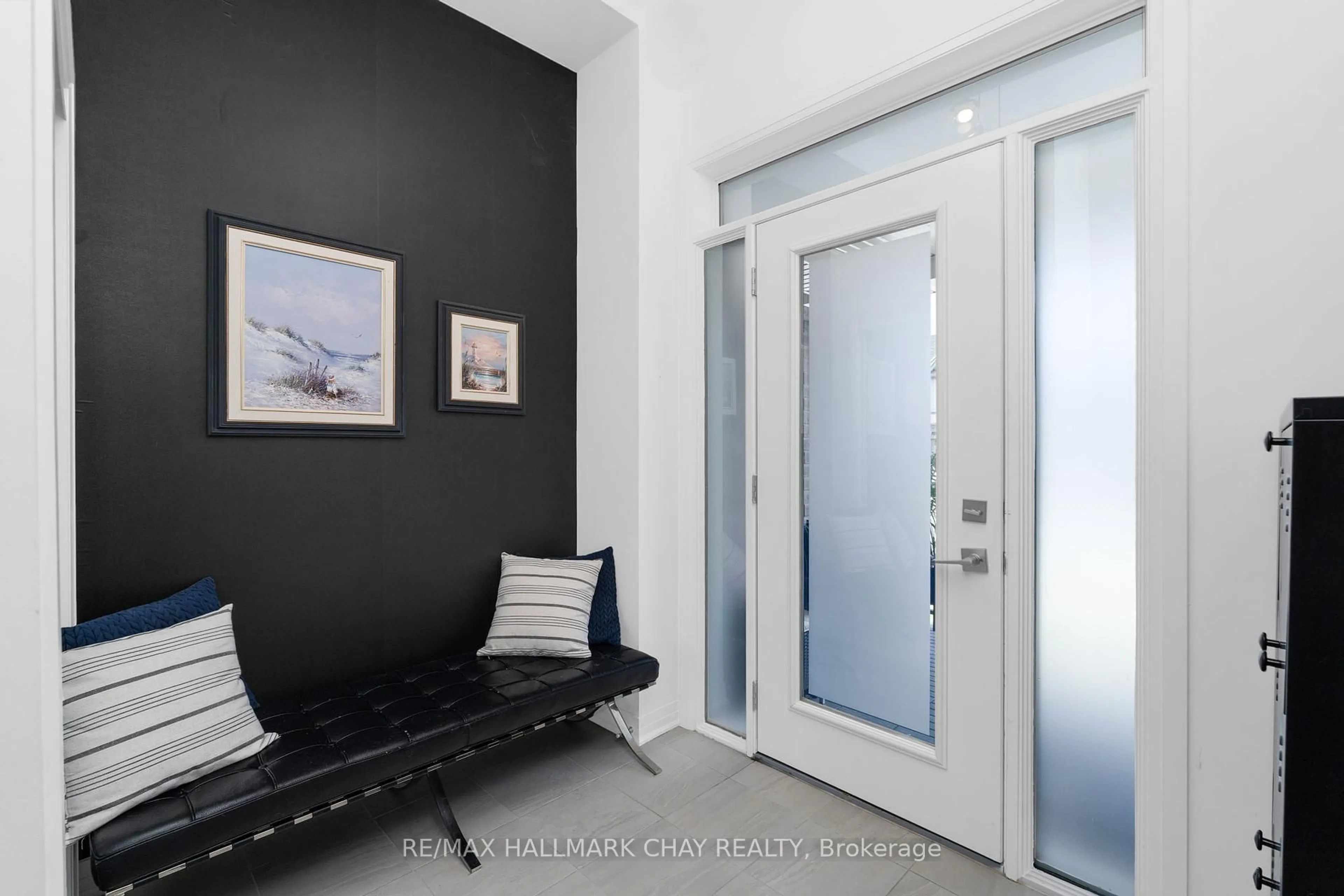 Indoor entryway for 103 Sagewood Ave, Barrie Ontario L9J 0K5