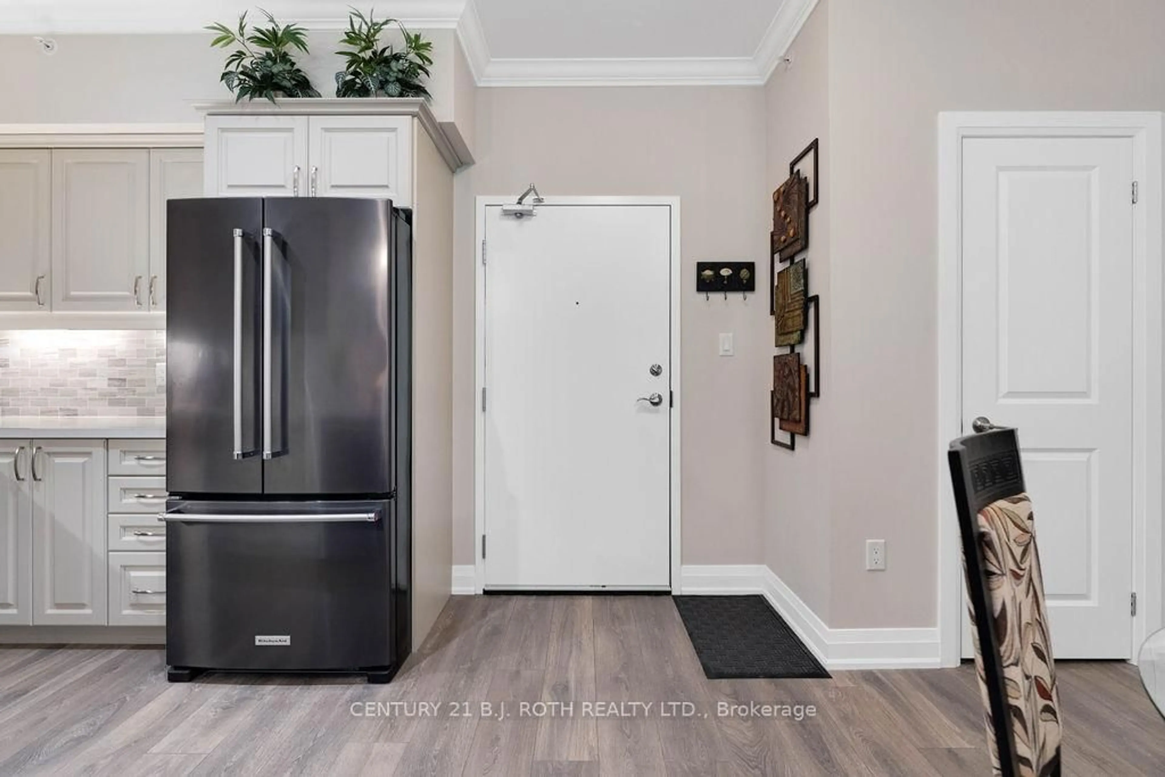 Indoor entryway for 304 ESSA Rd #110, Barrie Ontario L9J 0H4