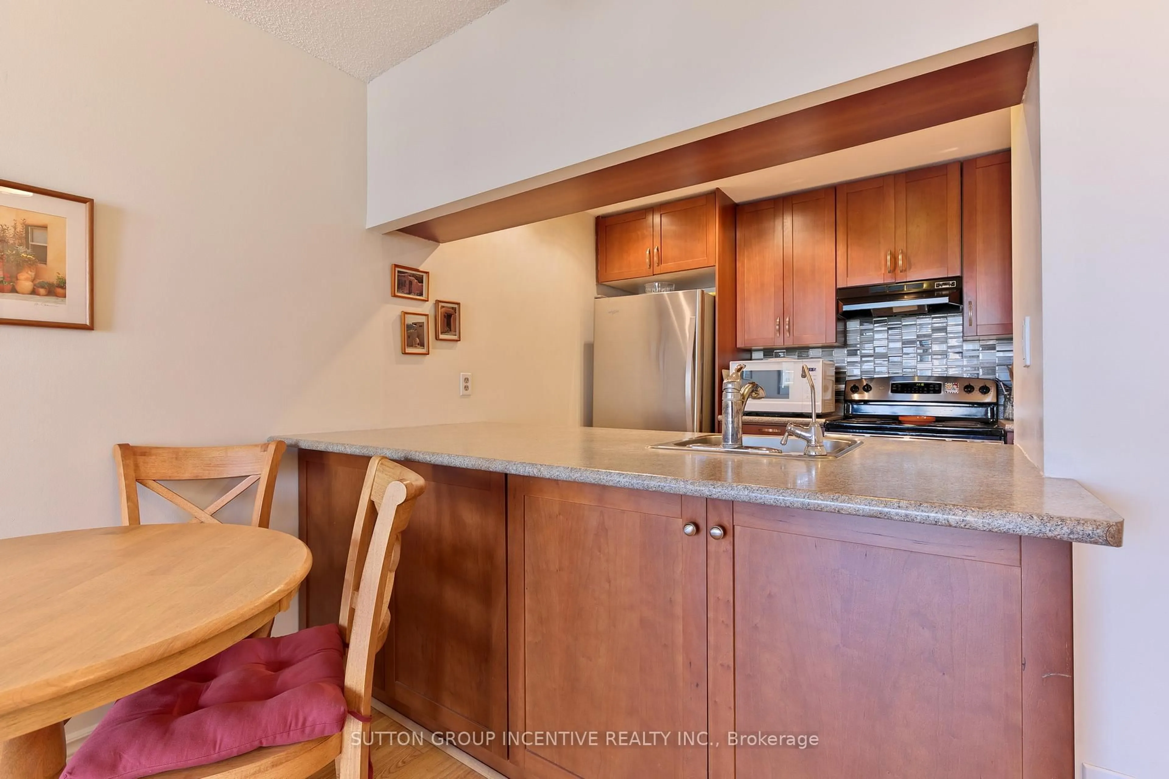 Standard kitchen, unknown for 75 Ellen St #706, Barrie Ontario L4N 7R6