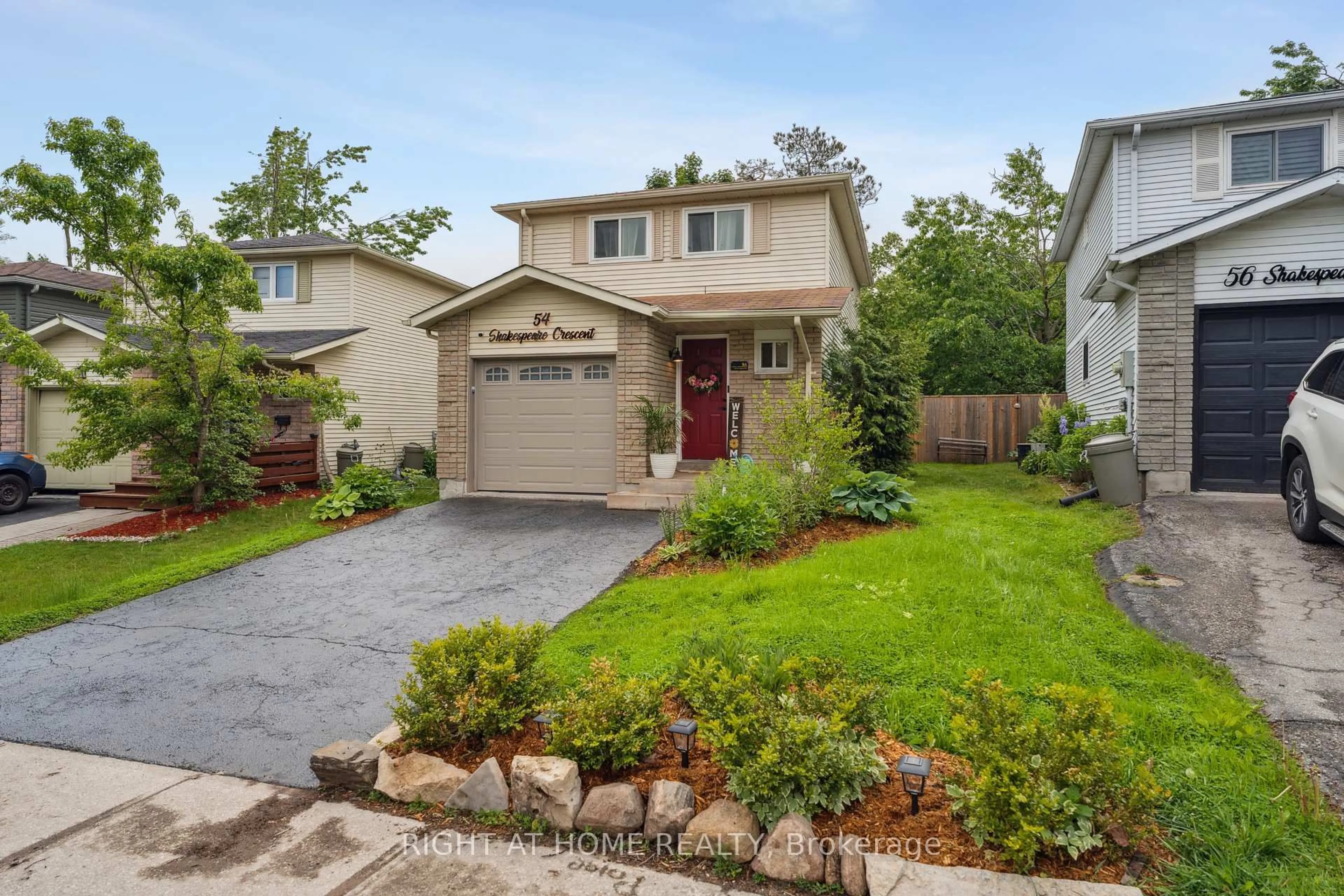 Unknown for 54 Shakespeare Cres, Barrie Ontario L4N 6C1