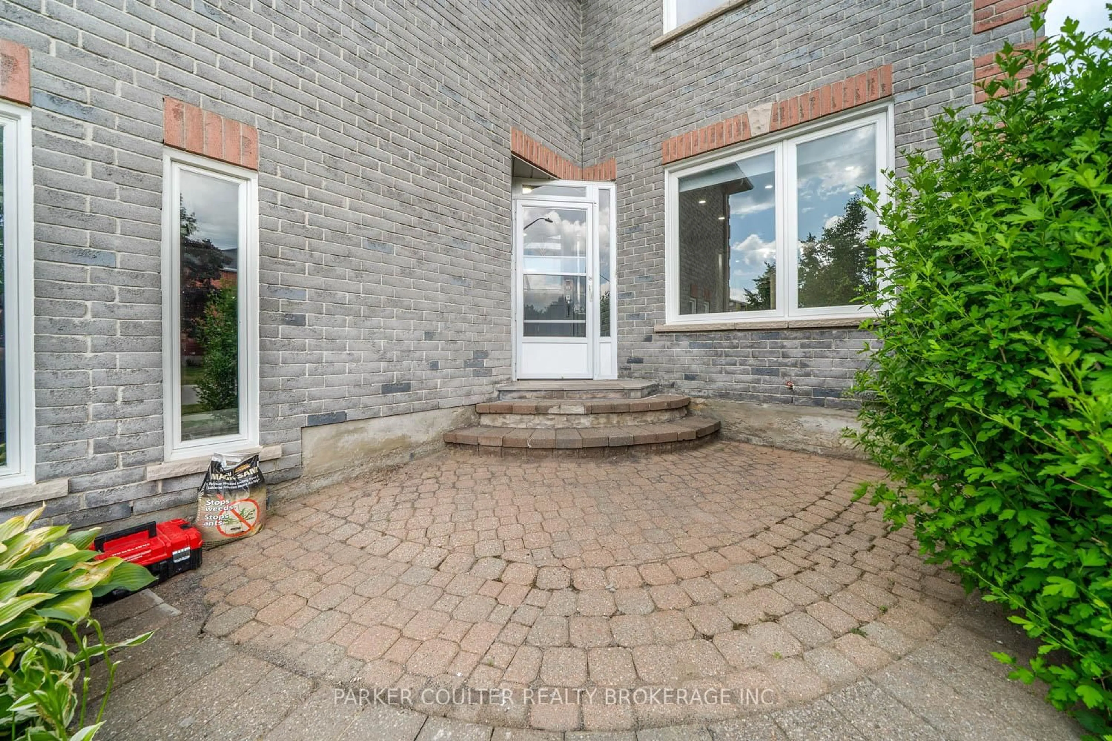 Patio, street for 142 Sundew Dr, Barrie Ontario L4N 9M7