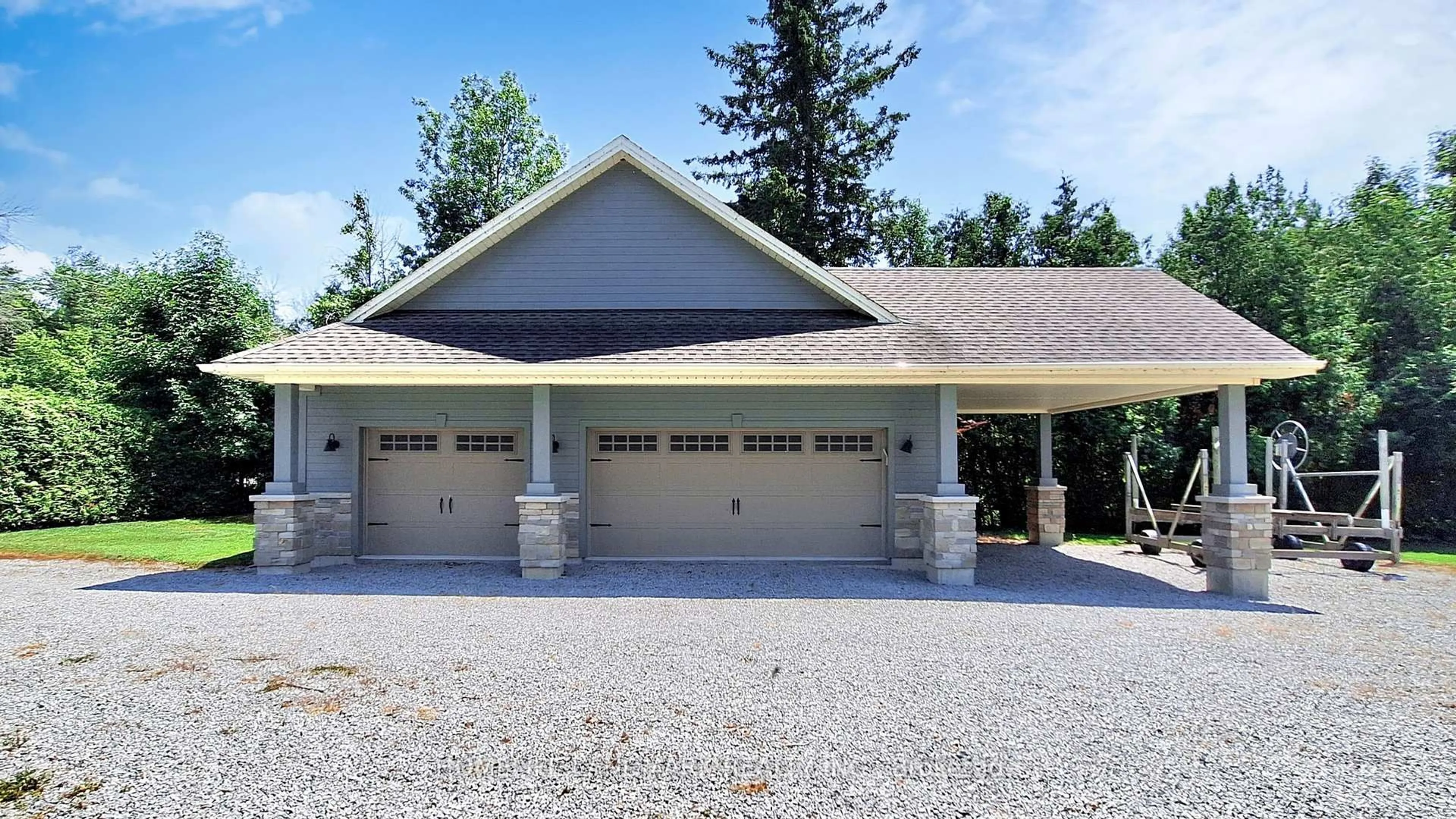 Indoor garage for 1662 Lakeshore Dr, Ramara Ontario L0K 1B0