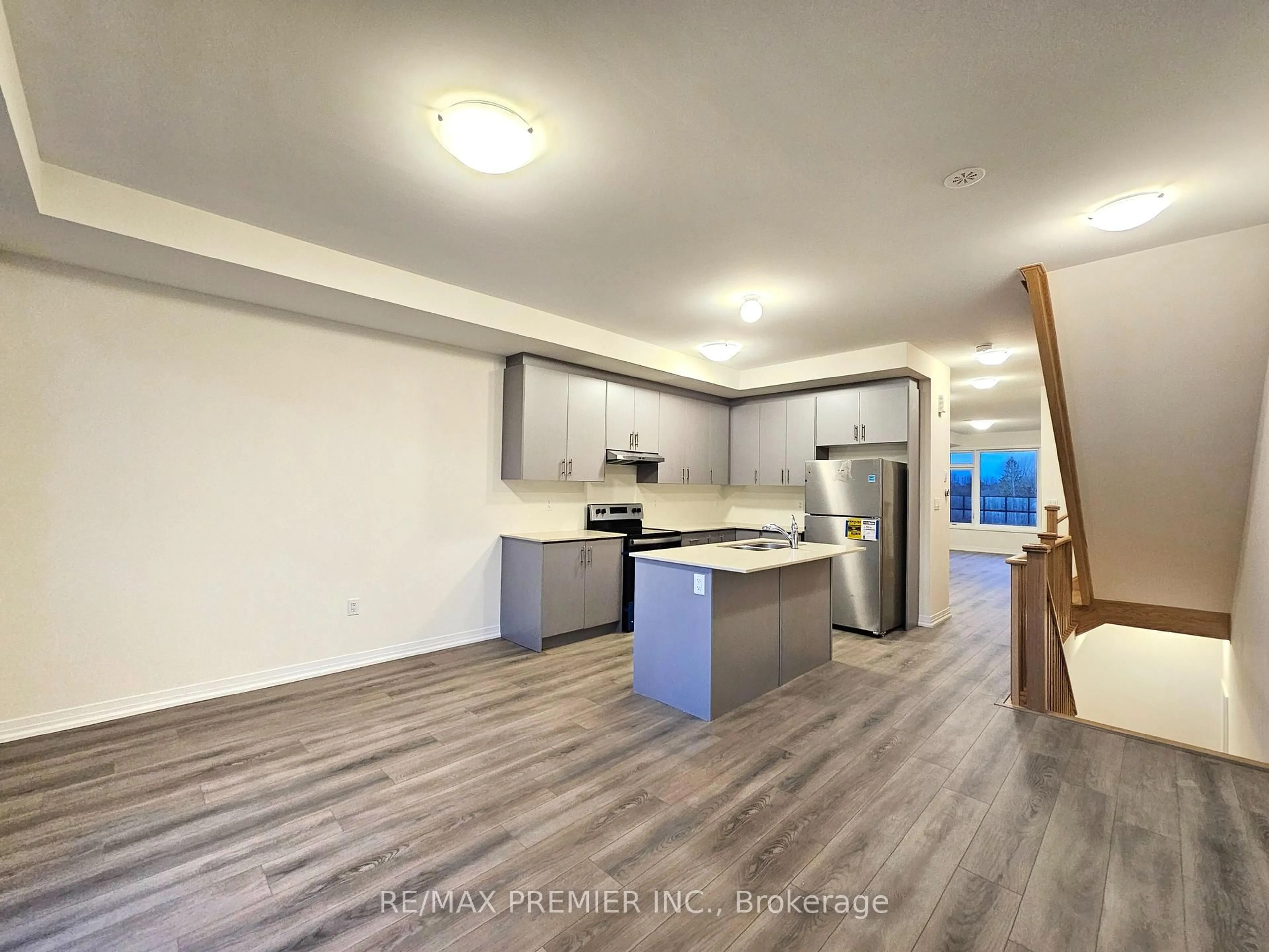 Open concept kitchen, unknown for 16 Cherry Hill Lane, Barrie Ontario L4N 6K7