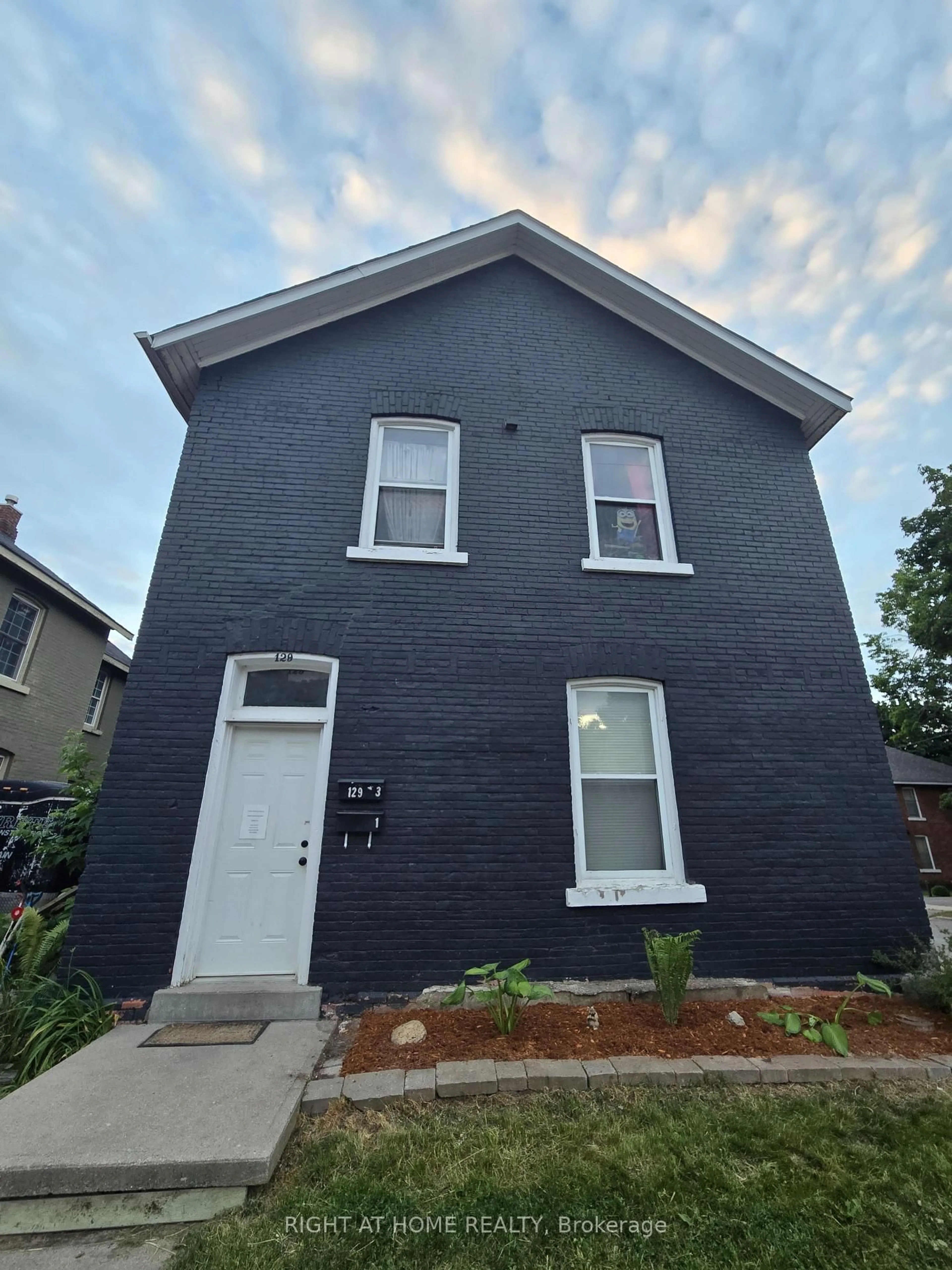 Home with brick exterior material, street for 129 Mary St, Orillia Ontario L3V 3E1