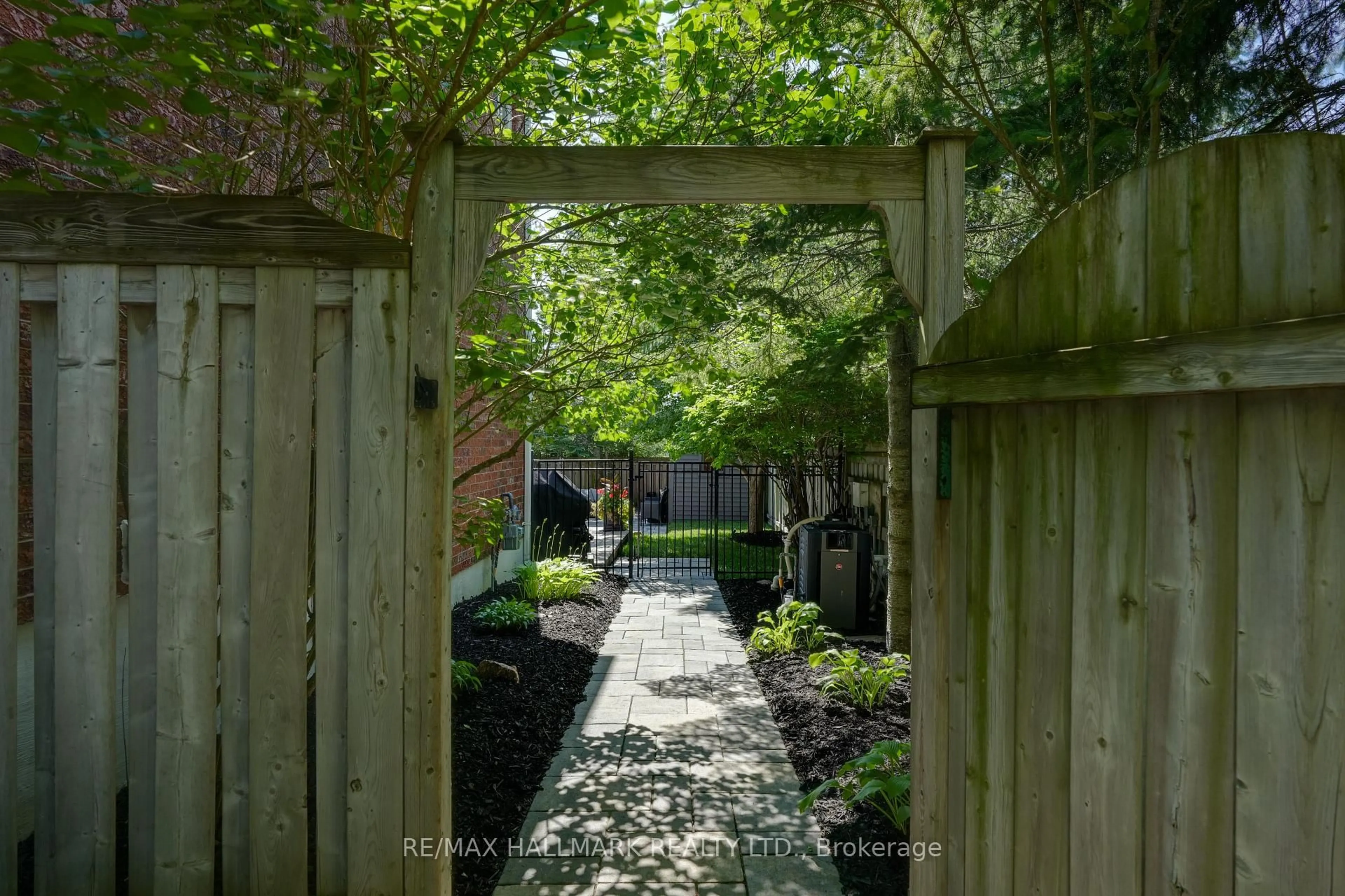 Patio, street for 50 Black Willow Dr, Barrie Ontario L4N 9M1
