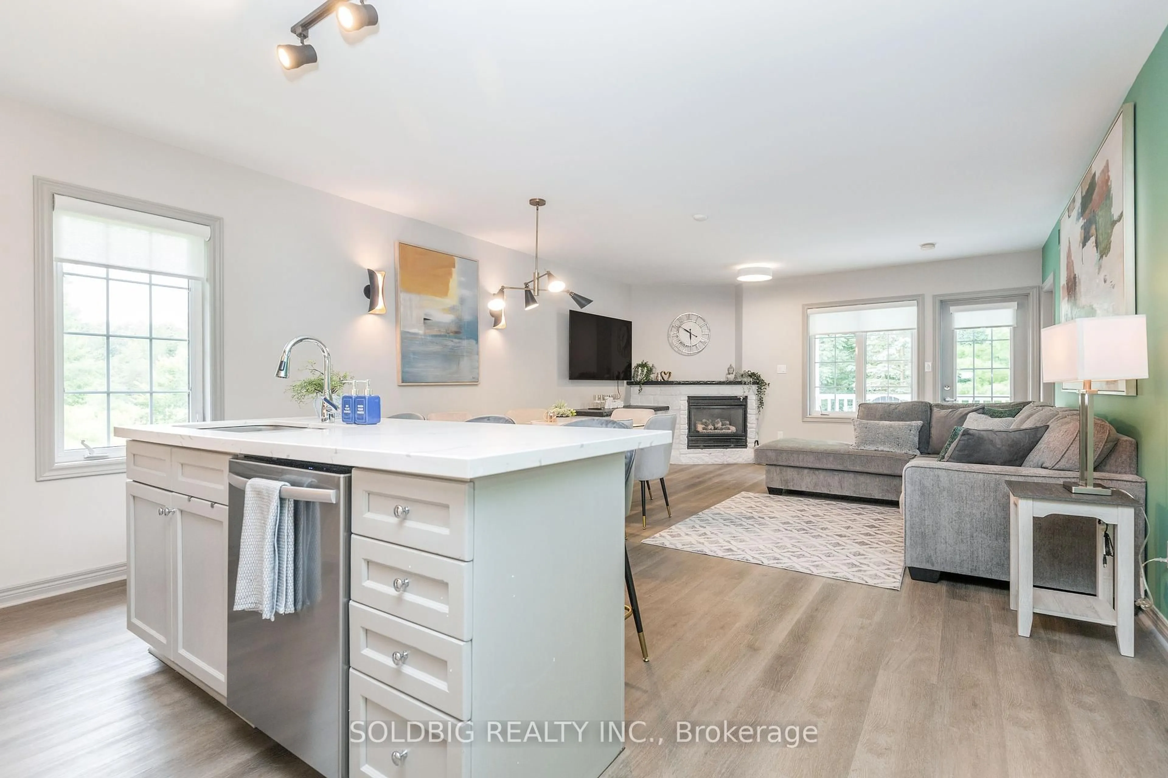 Open concept kitchen, wood/laminate floor for 90 Highland Ave, Oro-Medonte Ontario L0L 2L0