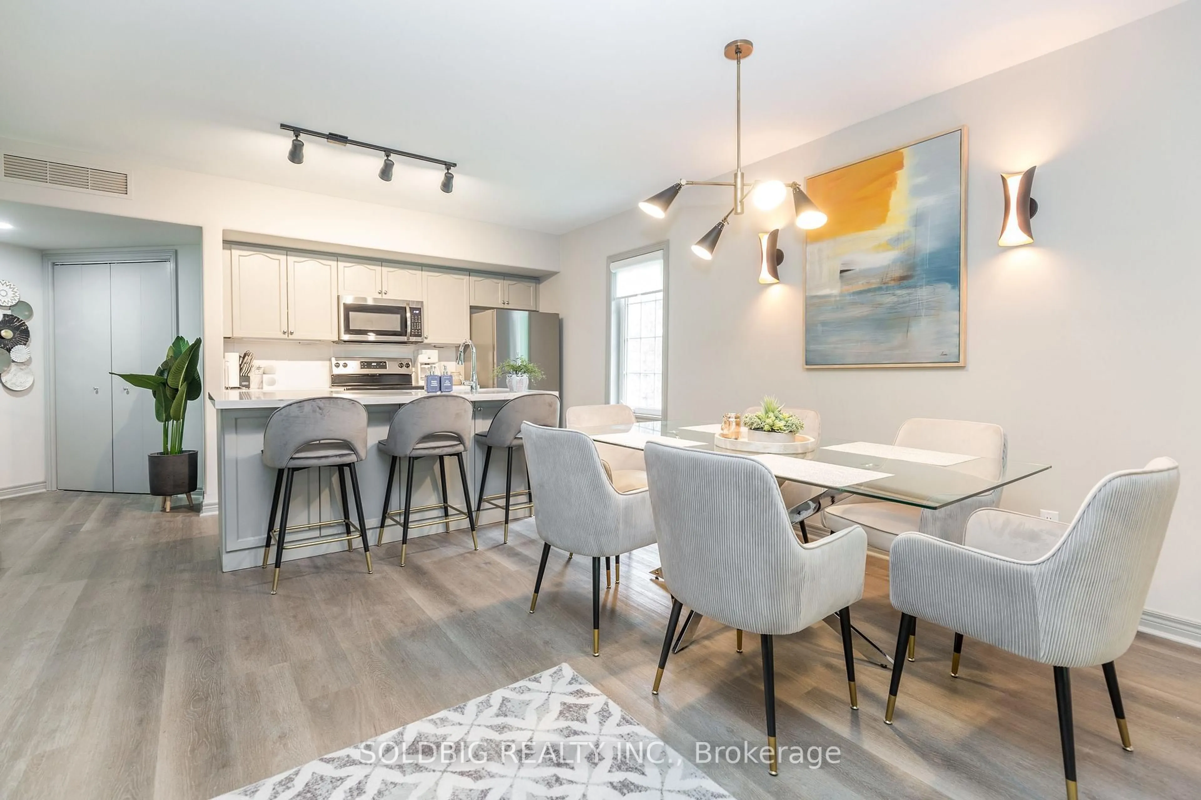 Open concept kitchen, unknown for 90 Highland Ave, Oro-Medonte Ontario L0L 2L0