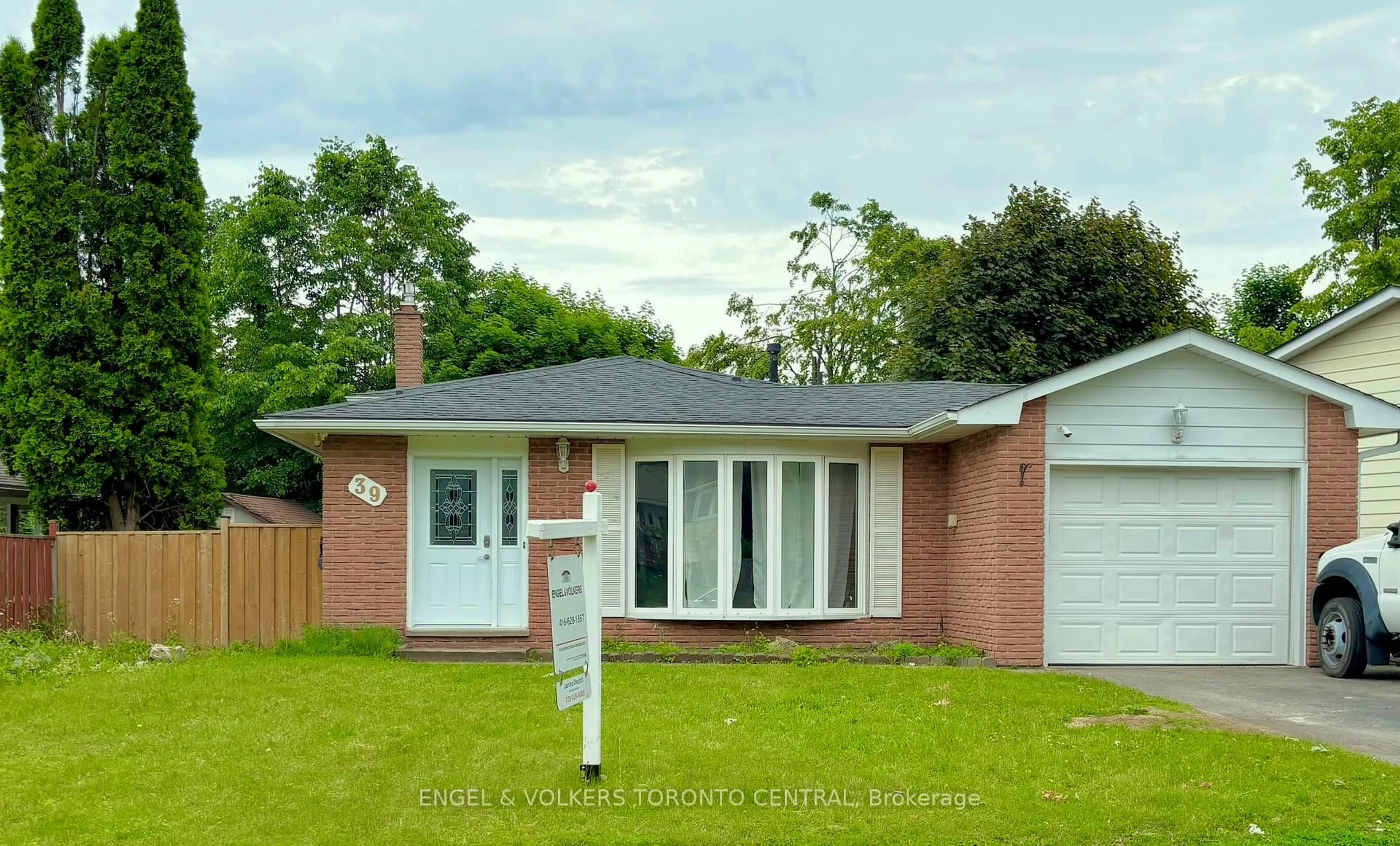 Unknown for 39 Bernick Dr, Barrie Ontario L4M 5C1