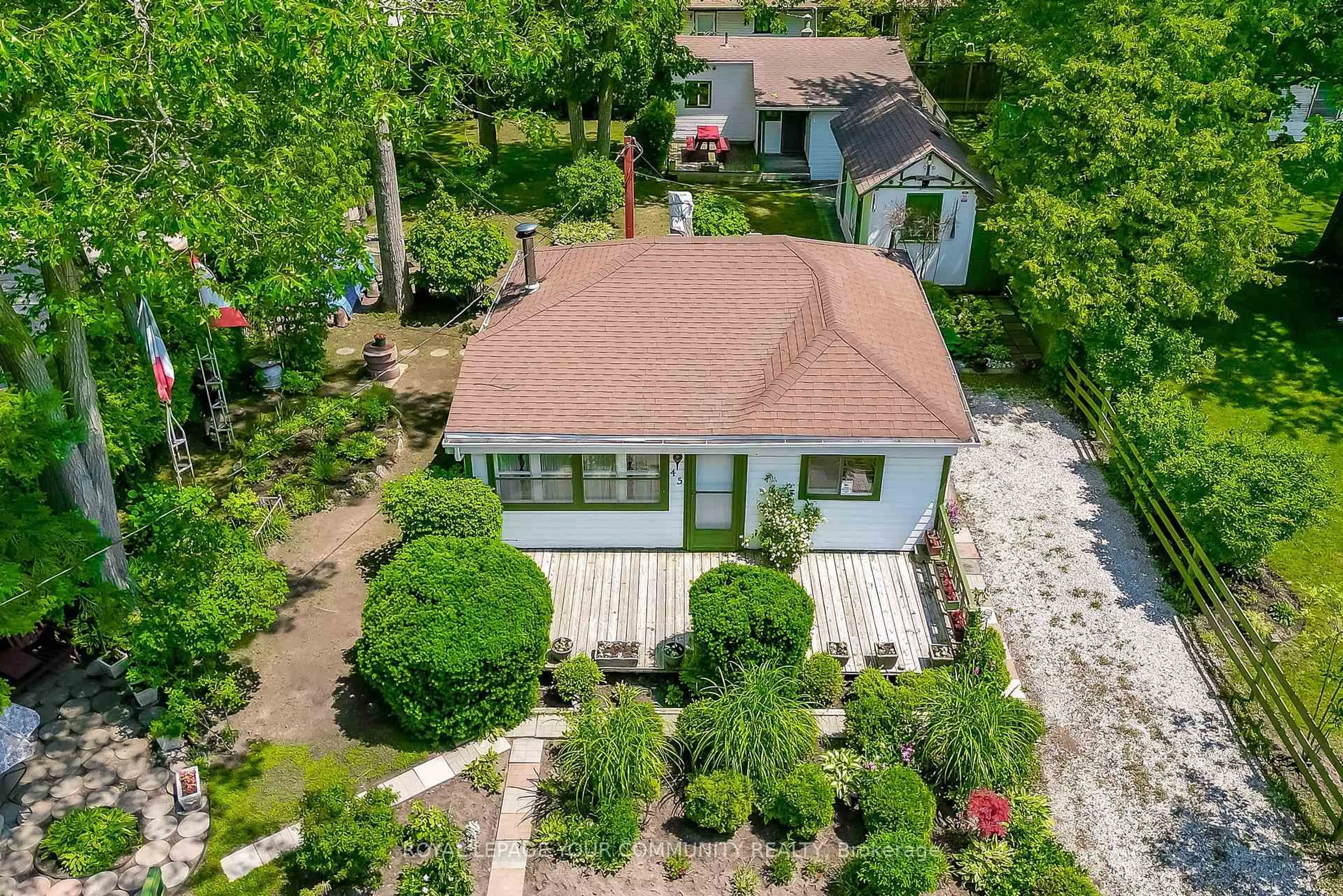 A pic from outside/outdoor area/front of a property/back of a property/a pic from drone, unknown for 45 30th St, Wasaga Beach Ontario L9Z 2C8