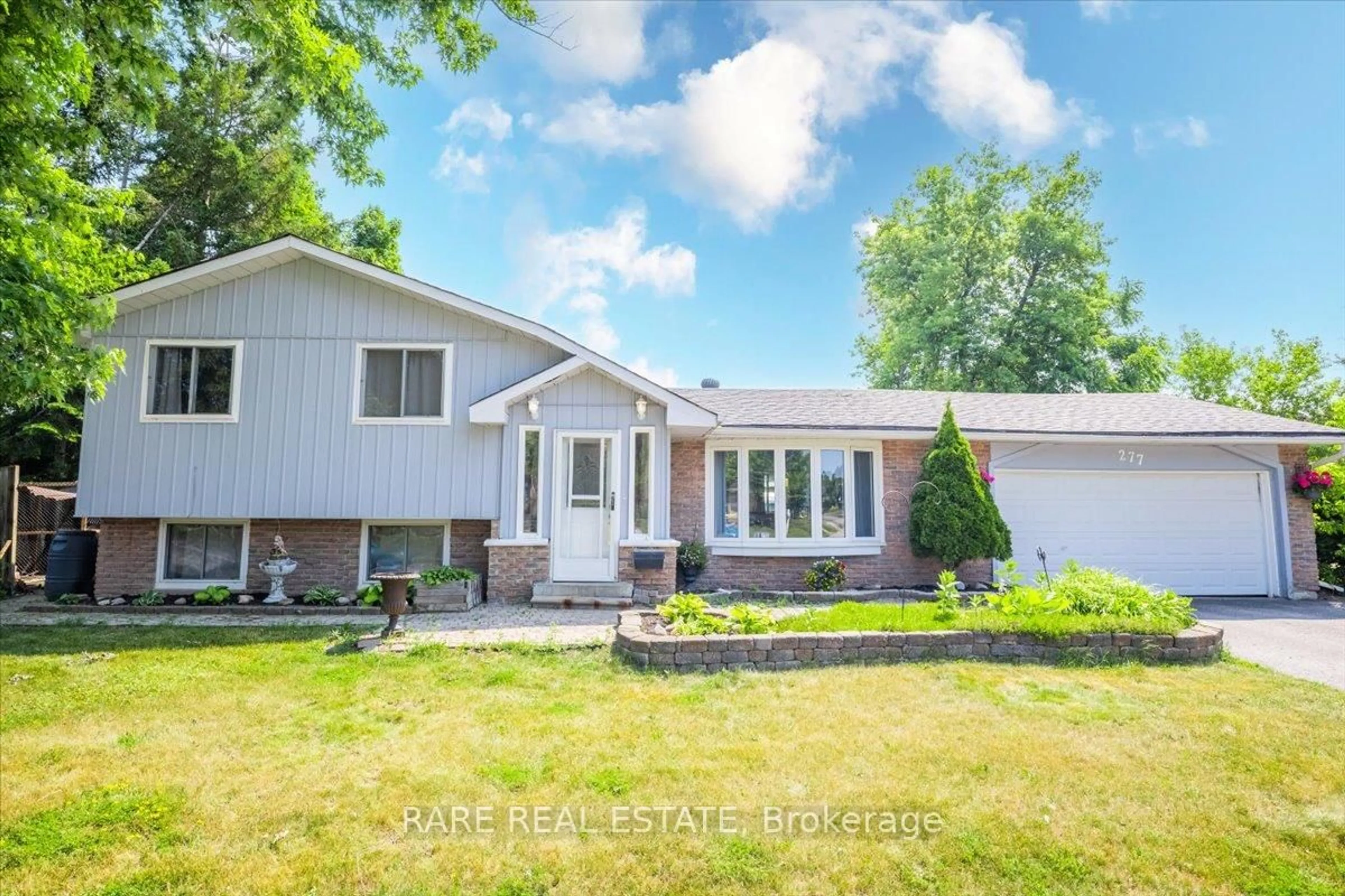 Home with vinyl exterior material, street for 277 Pine Dr, Barrie Ontario L4N 4J1
