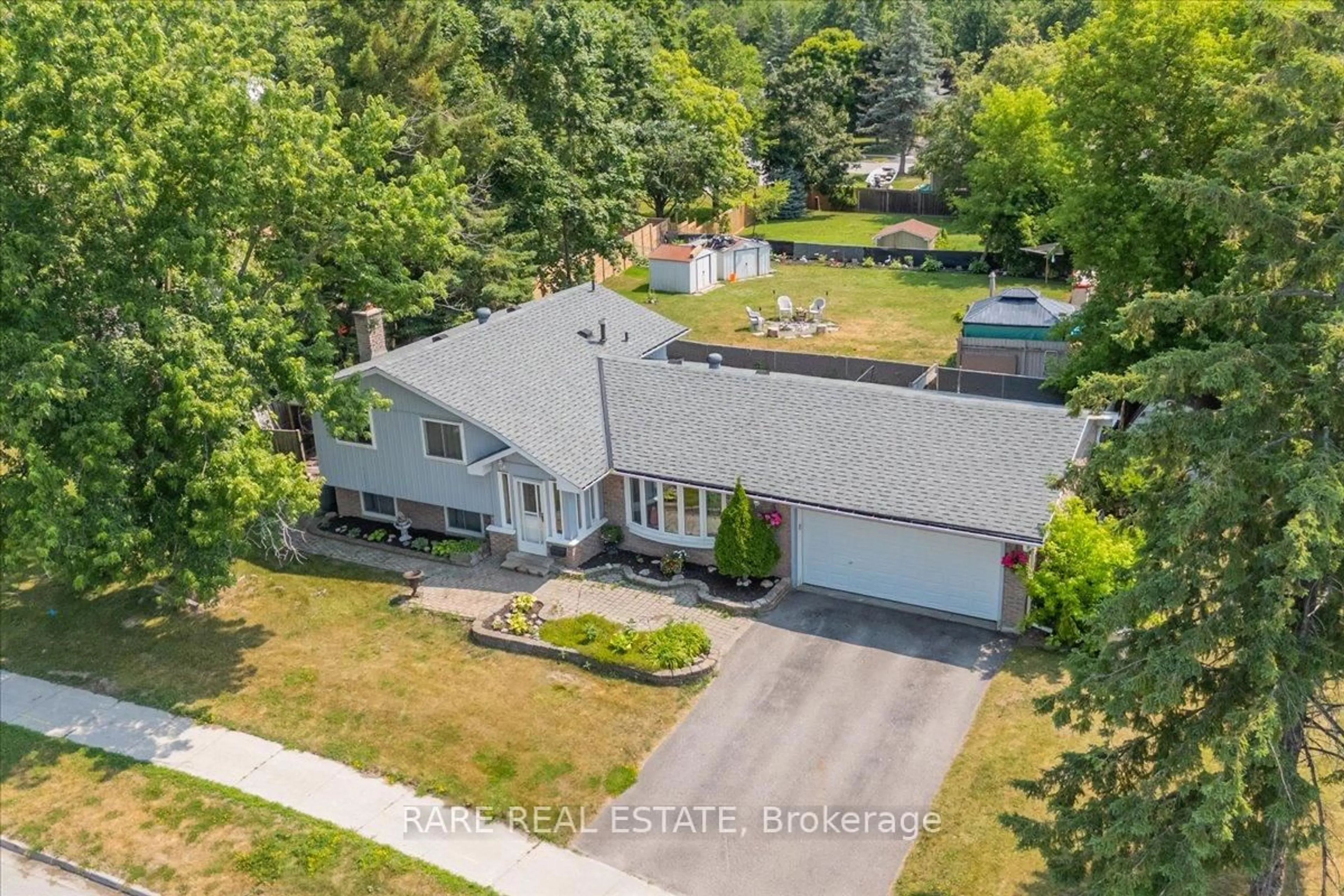 A pic from outside/outdoor area/front of a property/back of a property/a pic from drone, street for 277 Pine Dr, Barrie Ontario L4N 4J1