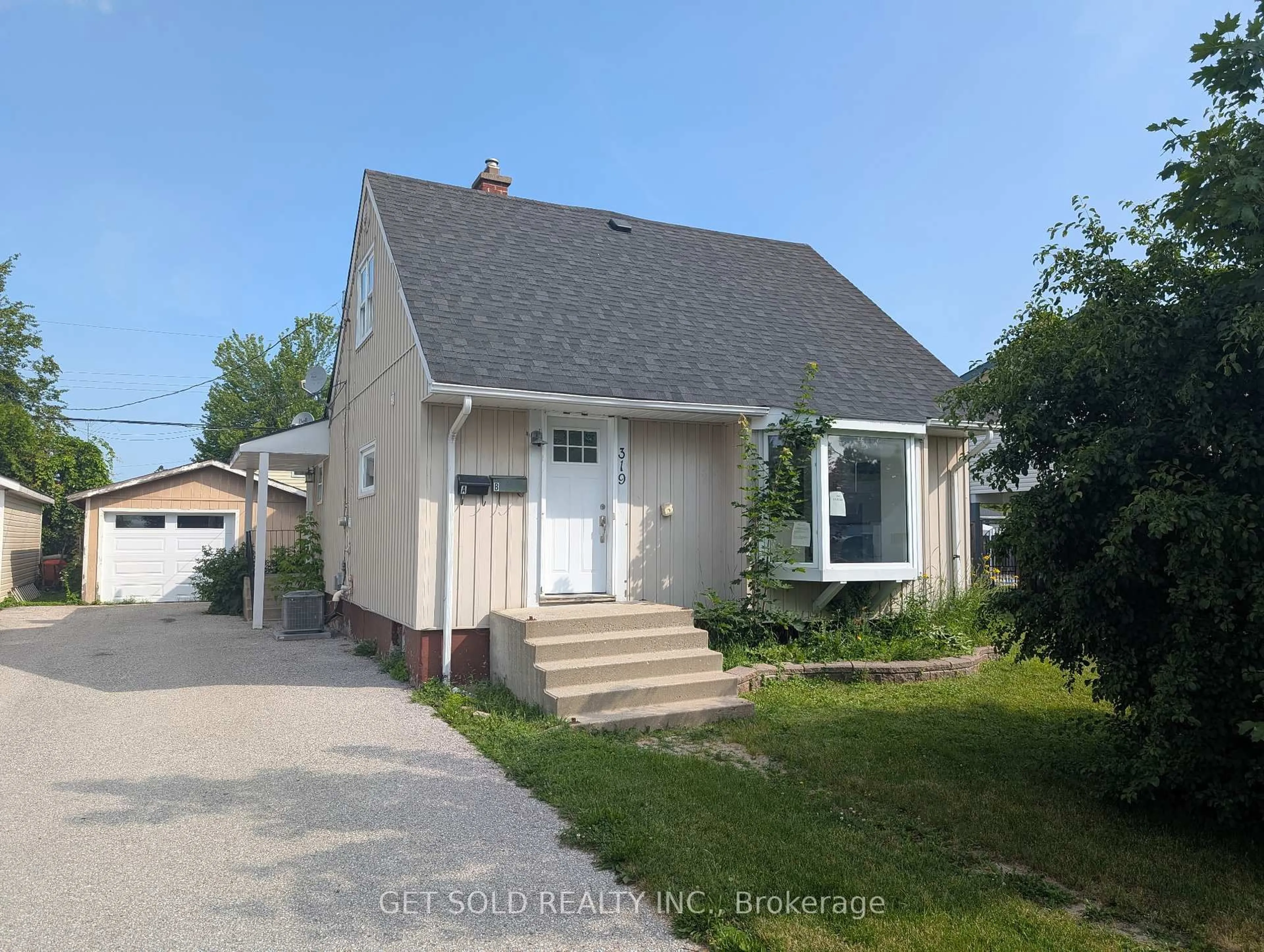 Home with vinyl exterior material, street for 319 Oxford St, Orillia Ontario L3V 1H8