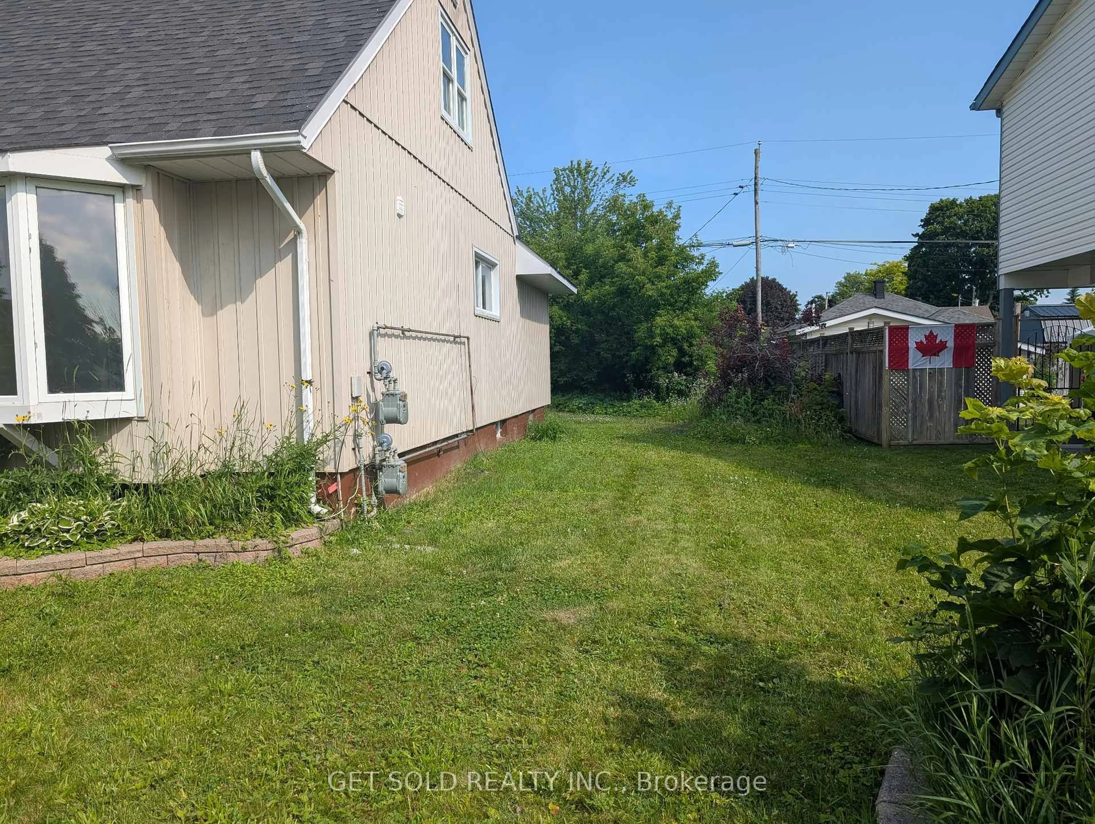 A pic from outside/outdoor area/front of a property/back of a property/a pic from drone, street for 319 Oxford St, Orillia Ontario L3V 1H8