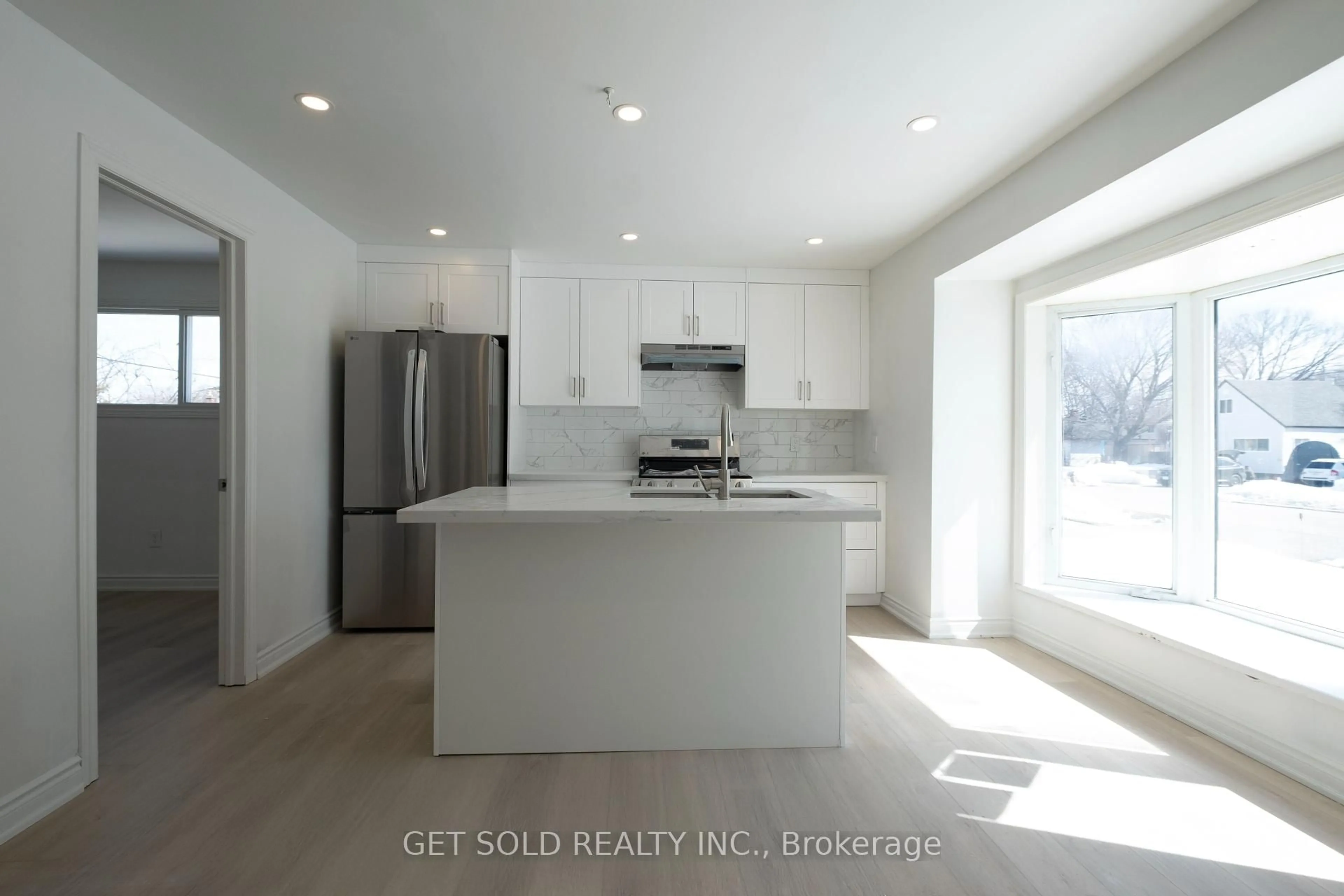 Open concept kitchen, ceramic/tile floor for 319 Oxford St, Orillia Ontario L3V 1H8