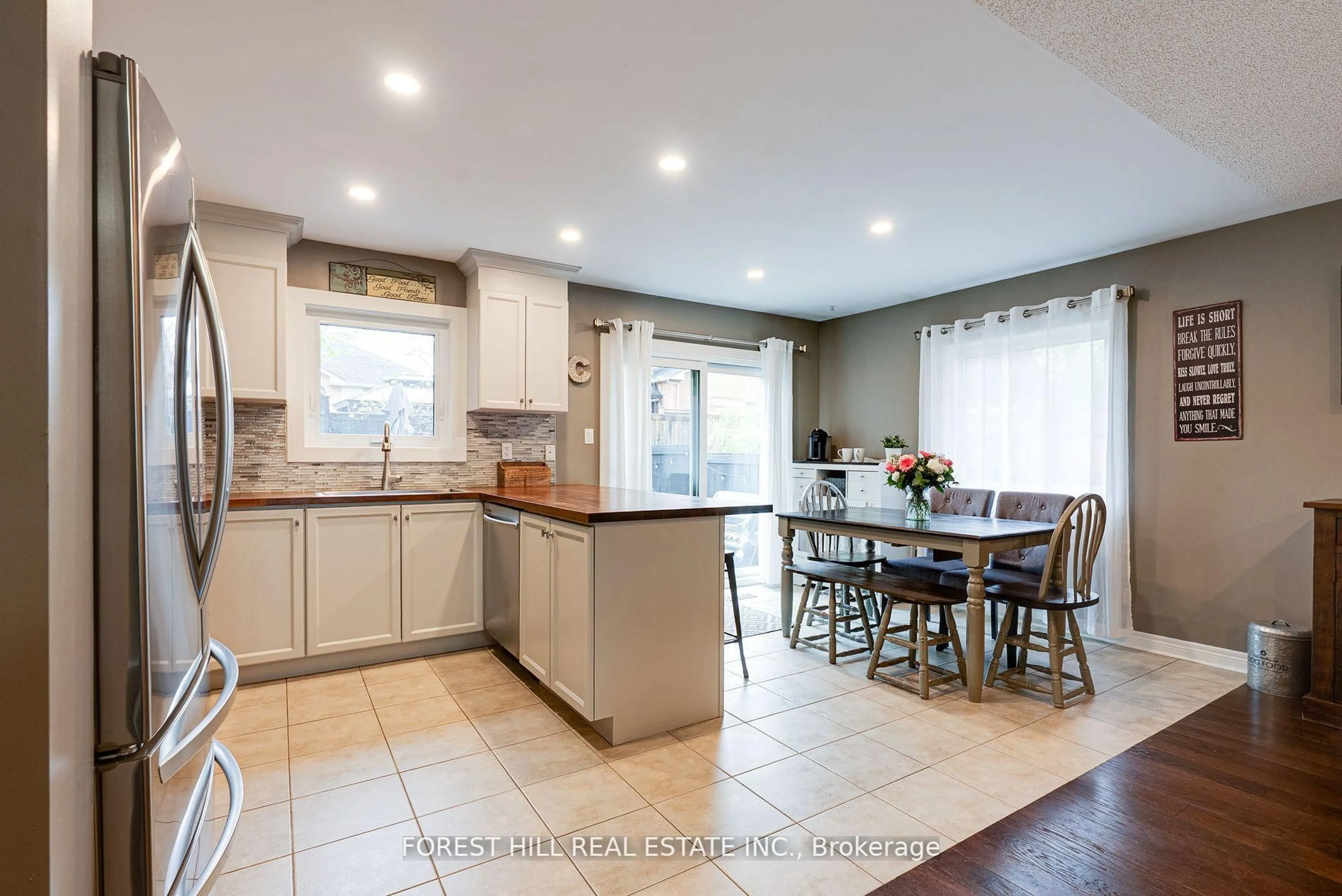 Open concept kitchen, ceramic/tile floor for 44 Prince Of Wales Dr, Barrie Ontario L4N 0T1