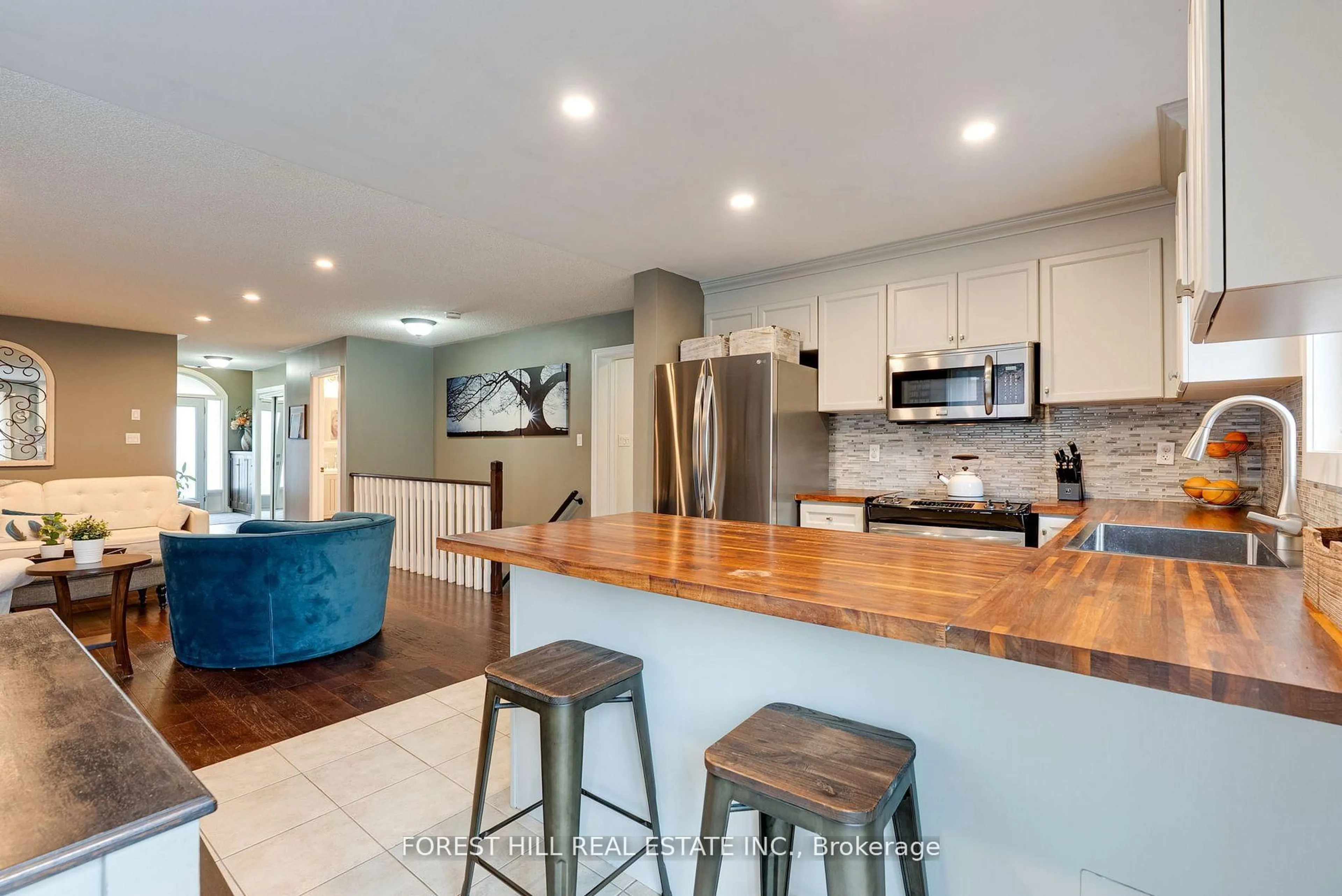 Open concept kitchen, unknown for 44 Prince Of Wales Dr, Barrie Ontario L4N 0T1