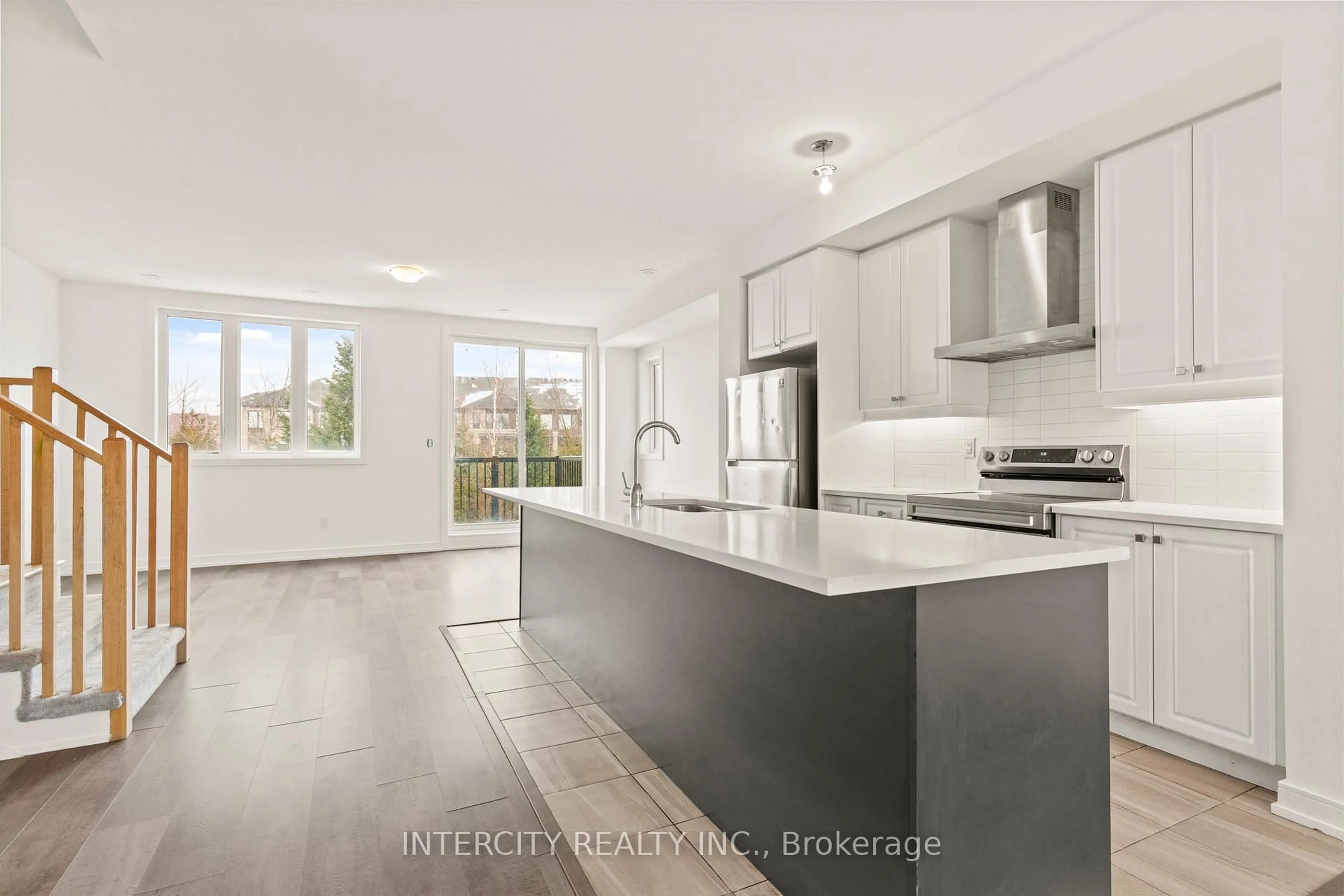 Open concept kitchen, ceramic/tile floor for 14 Blue Forest Cres, Barrie Ontario L9J 0N3