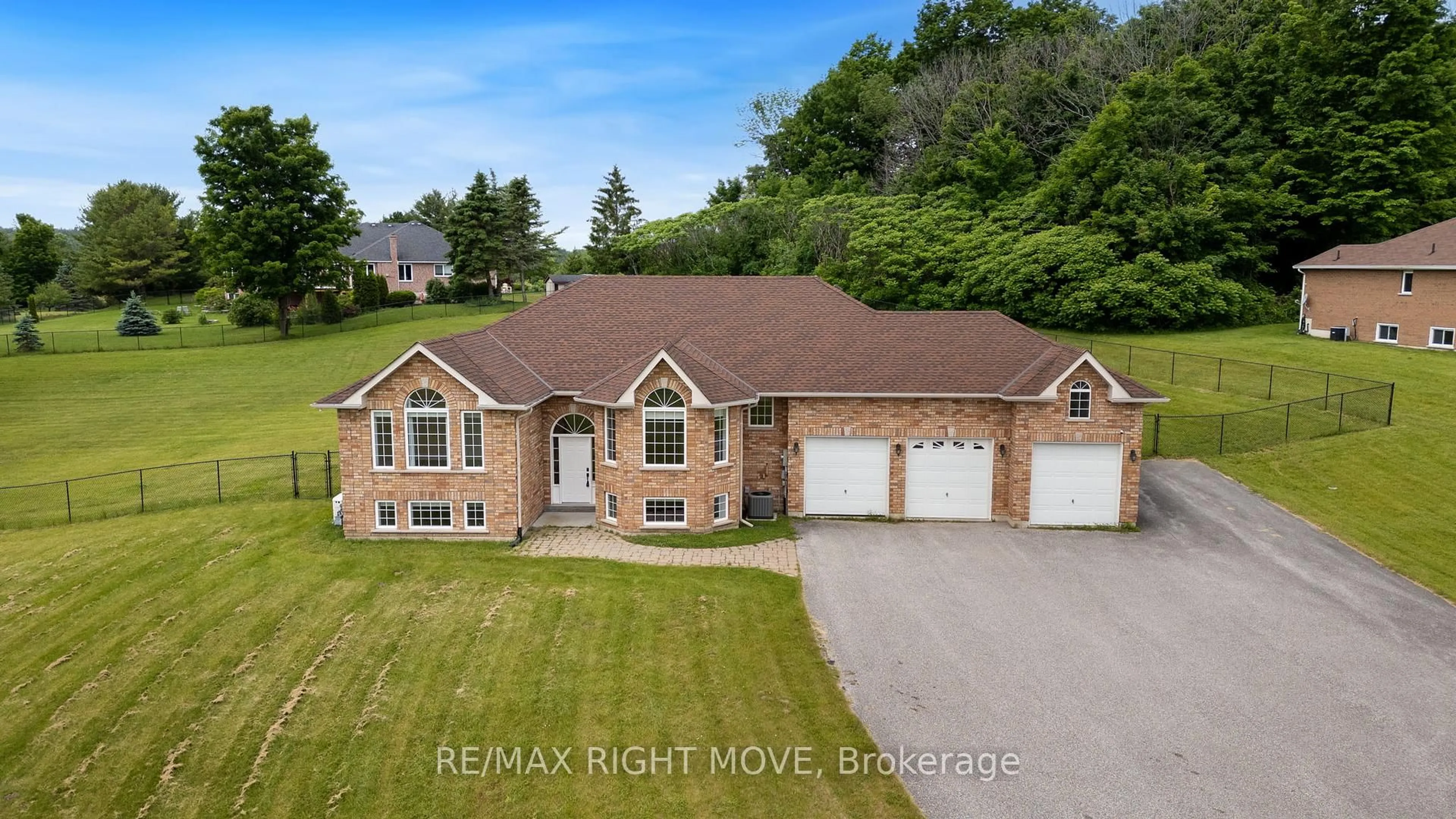 Unknown for 1348 Hawk Ridge Cres, Severn Ontario L3V 0Y6