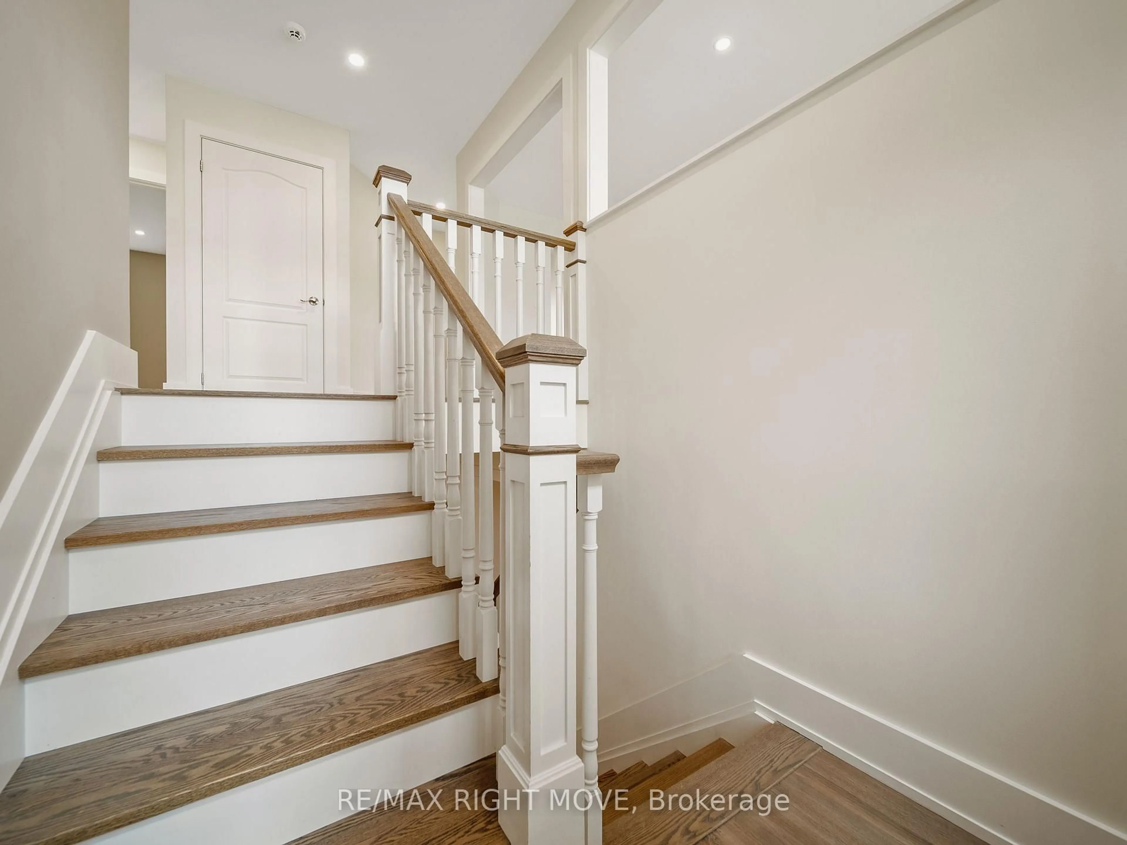 Unknown for 1348 Hawk Ridge Cres, Severn Ontario L3V 0Y6