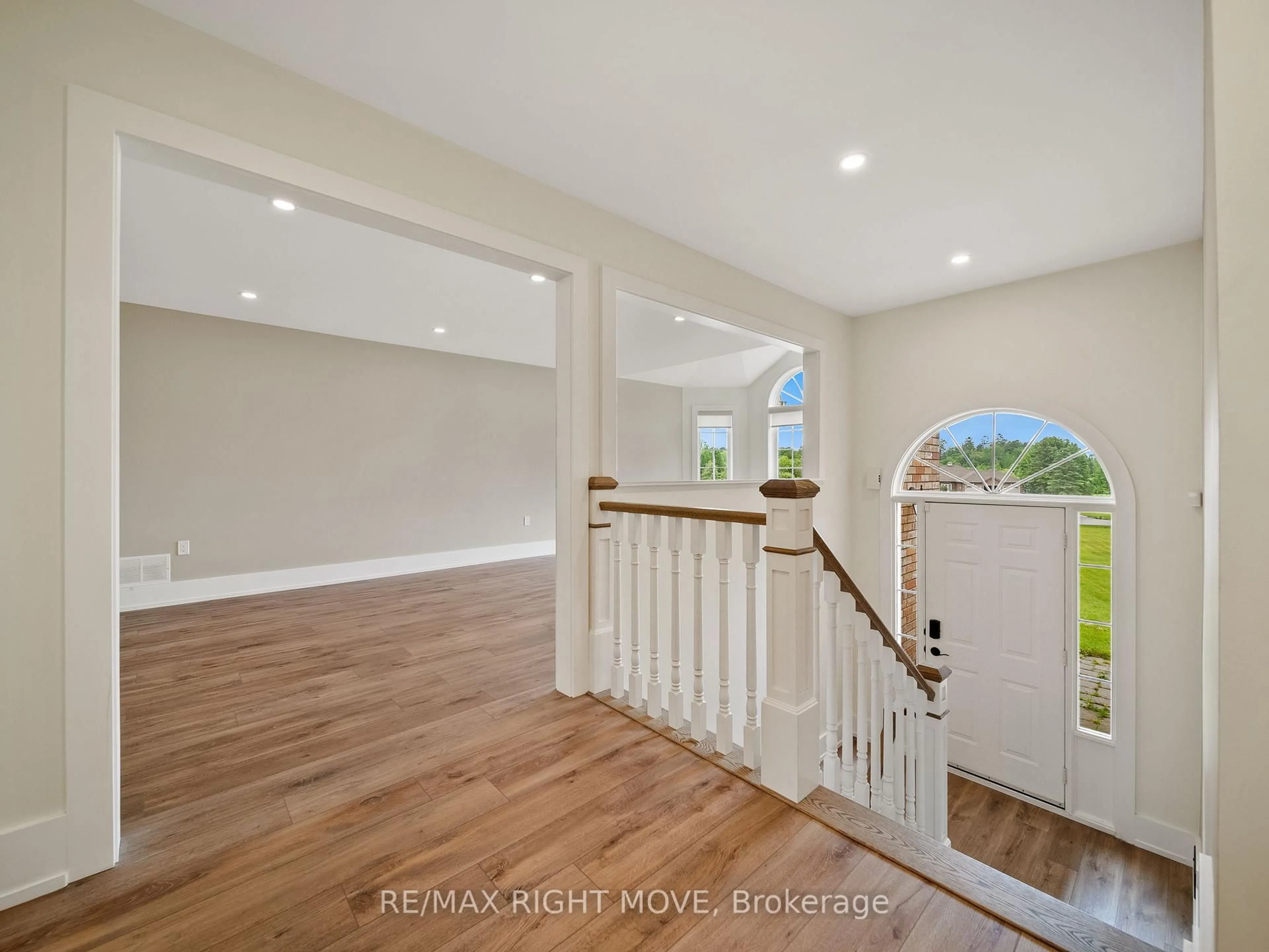 Indoor entryway for 1348 Hawk Ridge Cres, Severn Ontario L3V 0Y6