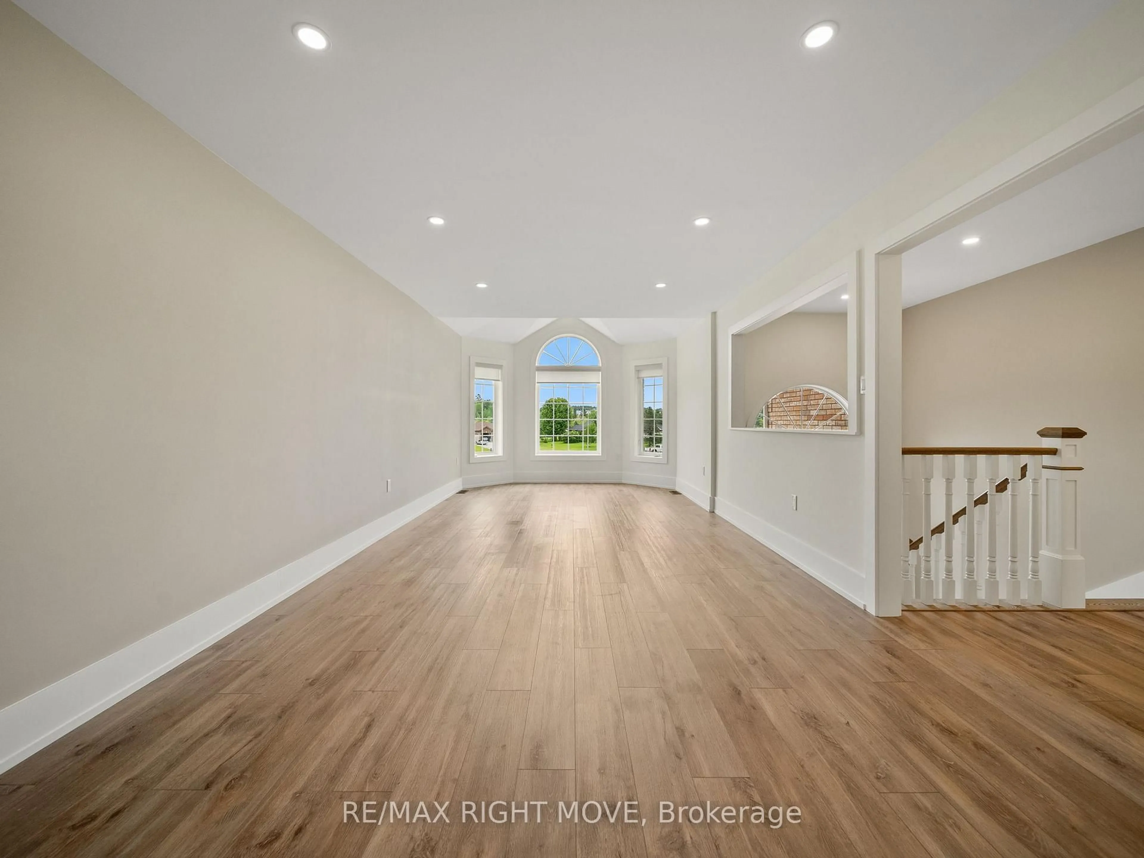 Indoor entryway for 1348 Hawk Ridge Cres, Severn Ontario L3V 0Y6