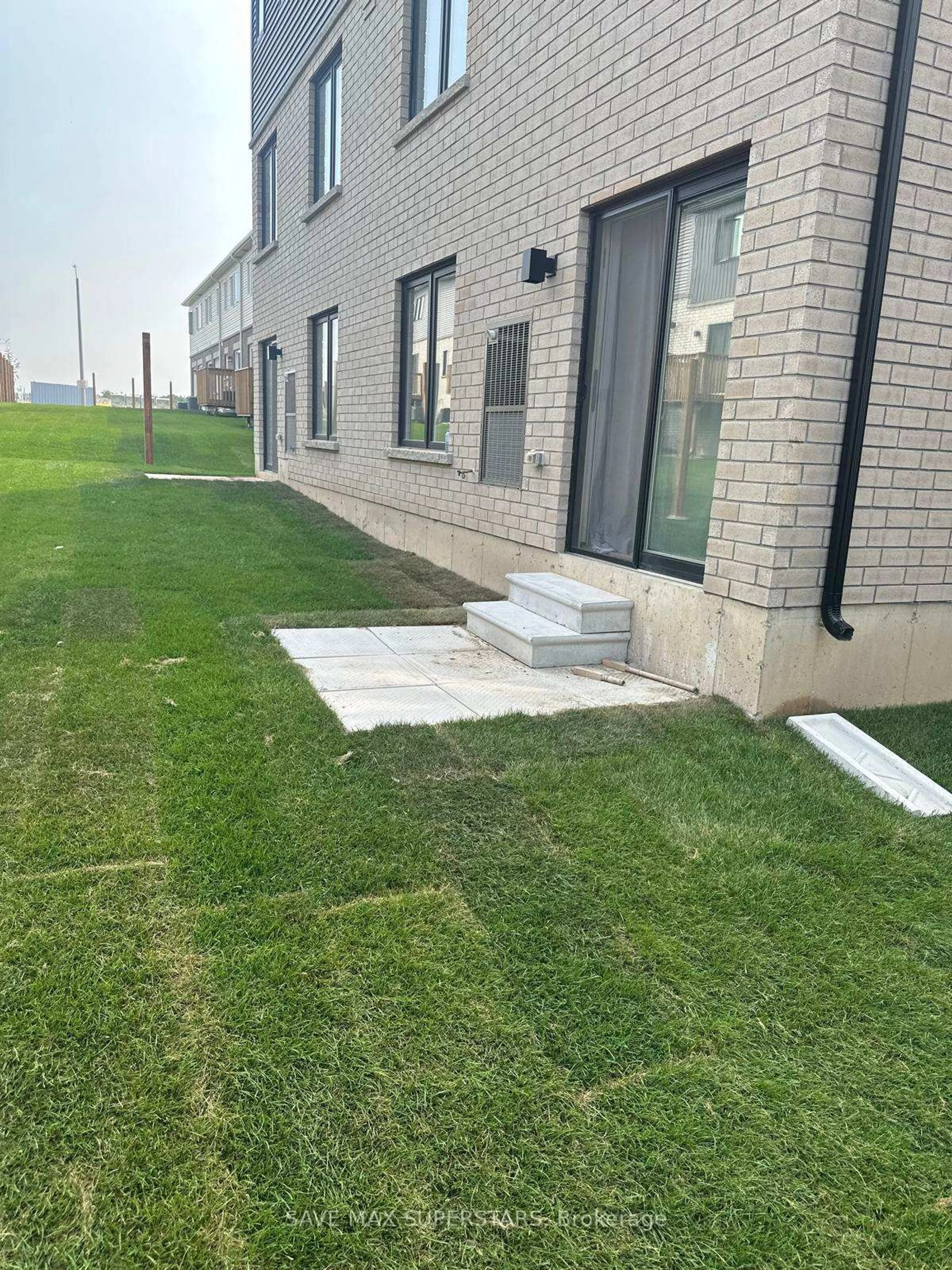 Patio, street for 14 WAGON Lane #1, Barrie Ontario L9J 0V1
