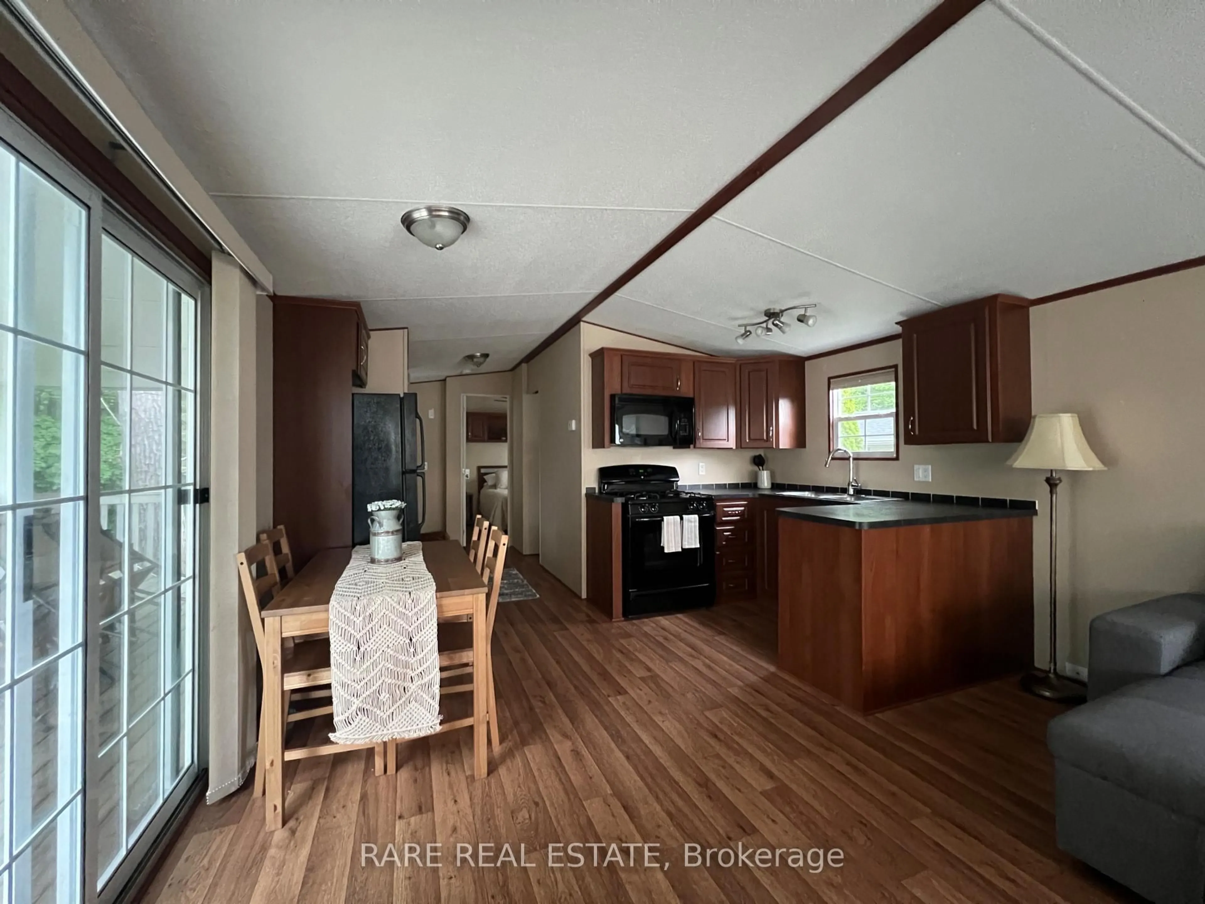 Open concept kitchen, unknown for 48 Temagami Tr, Wasaga Beach Ontario L9Z 1X7