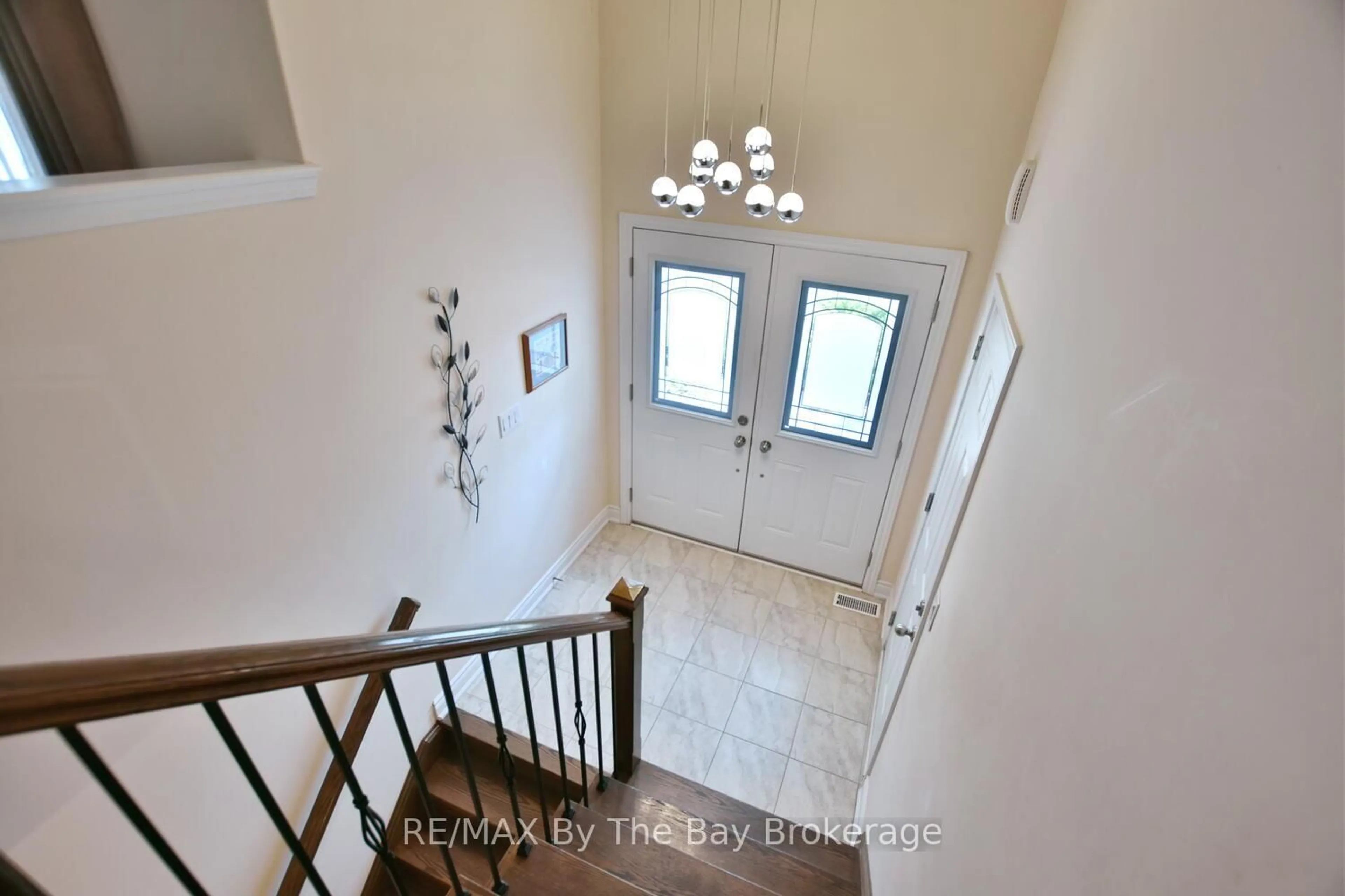 Indoor entryway for 142 Sunnidale Rd, Wasaga Beach Ontario L9Z 2S8