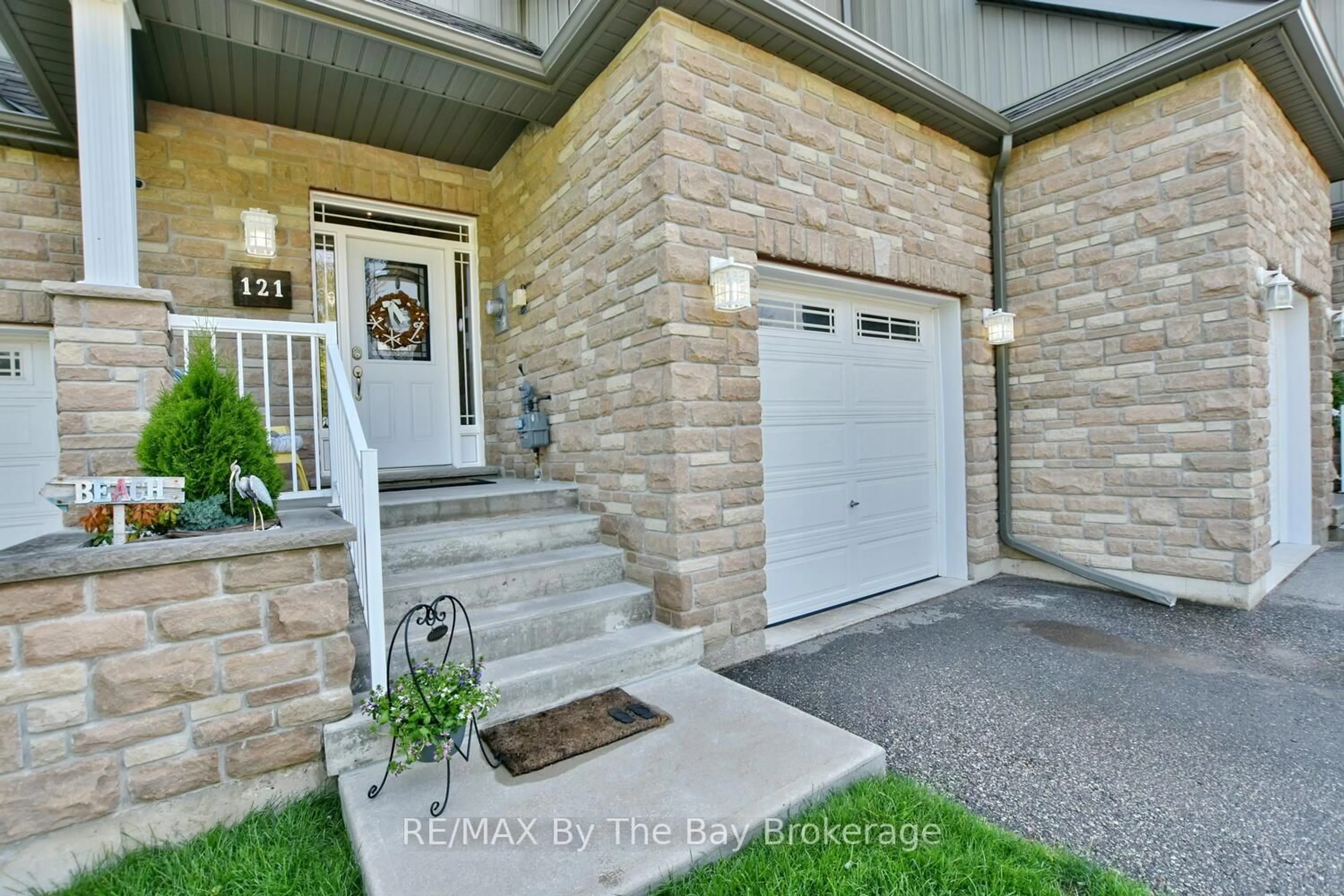 Unknown for 121 45th St, Wasaga Beach Ontario L9Z 1Z4