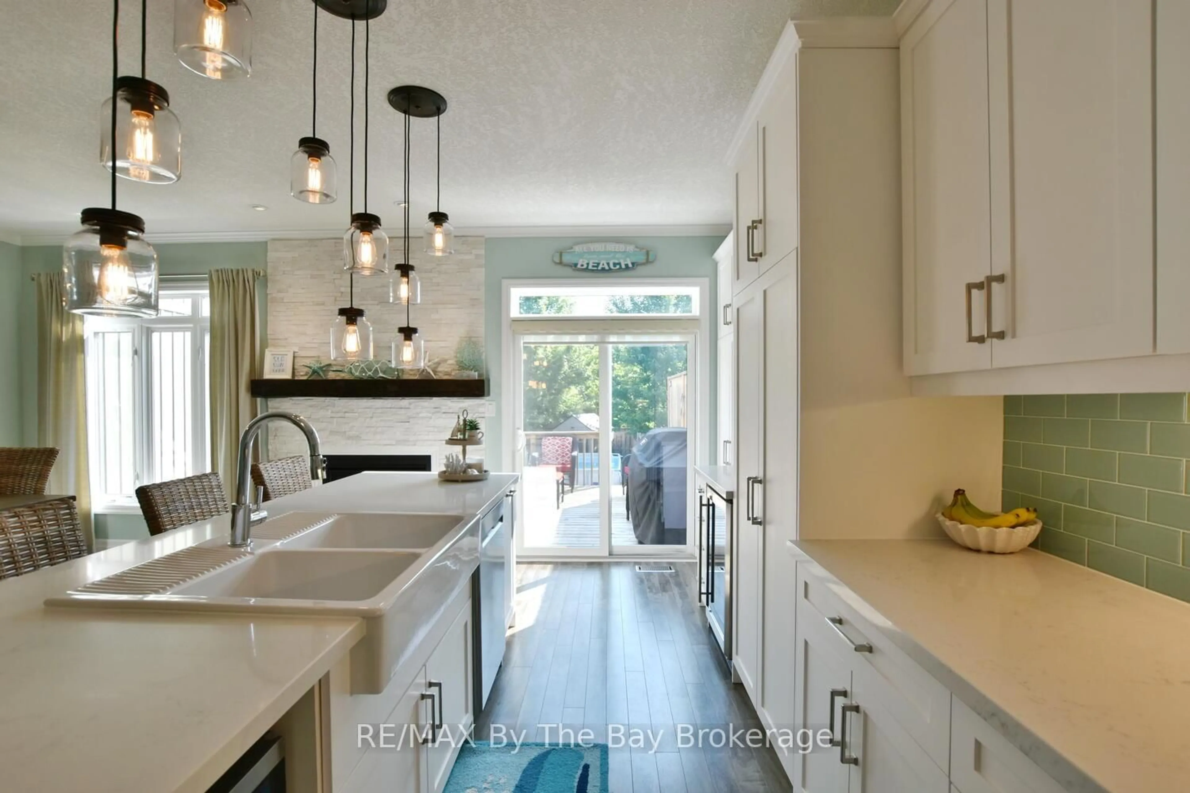 Contemporary kitchen, ceramic/tile floor for 121 45th St, Wasaga Beach Ontario L9Z 1Z4
