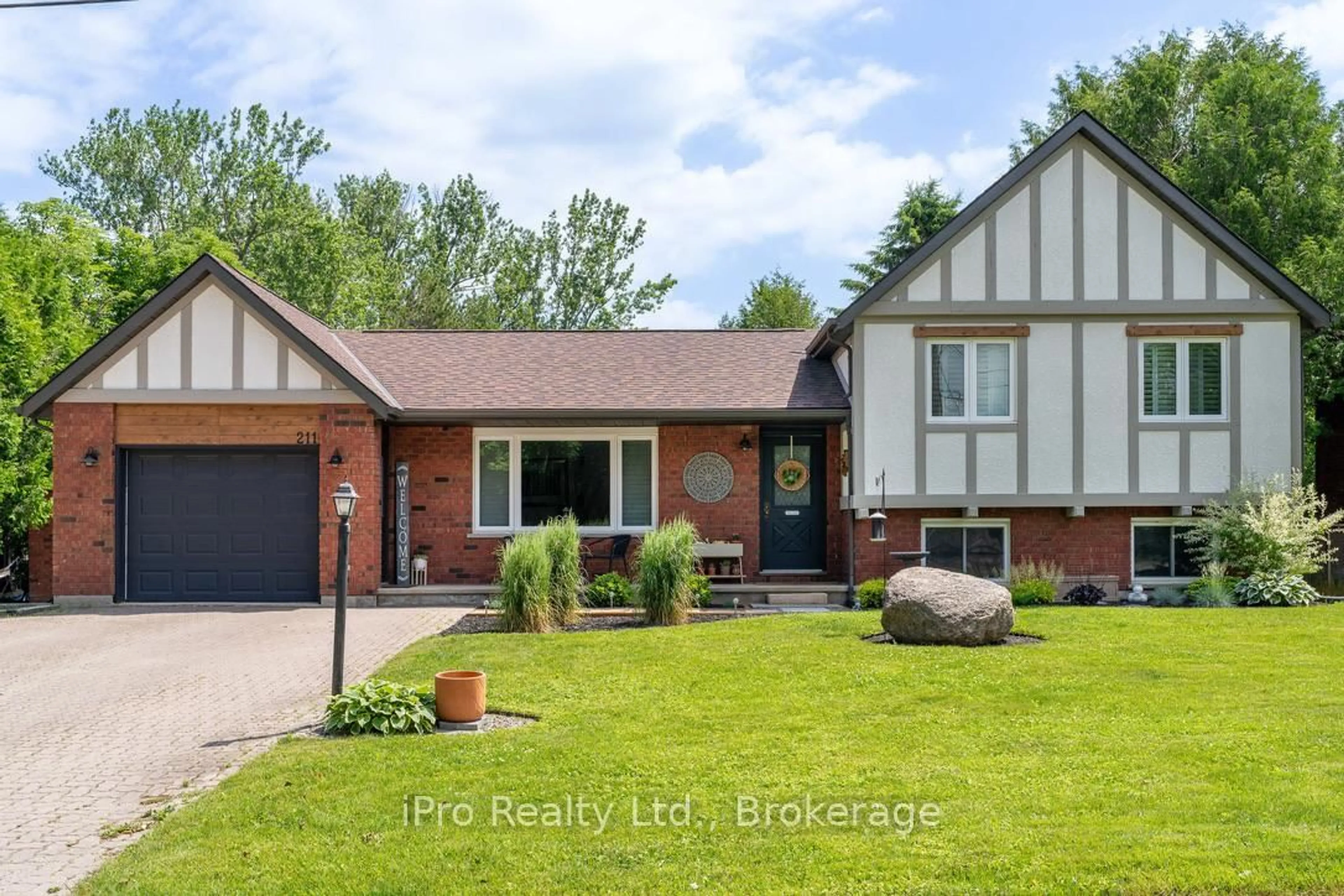 Home with brick exterior material, street for 211 Dominion Dr, Clearview Ontario L0M 1S0