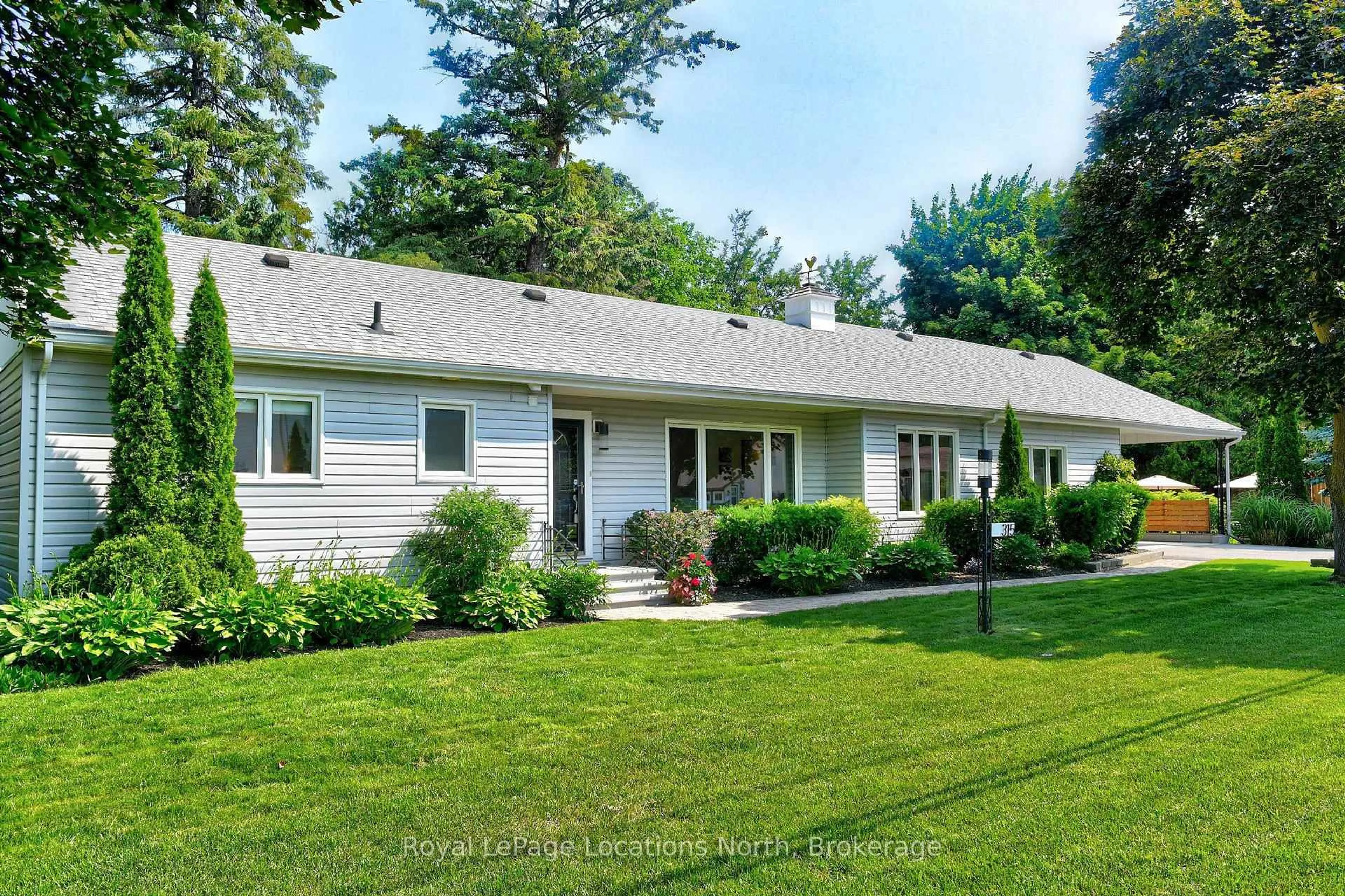 Home with vinyl exterior material, street for 315 Fifth St, Collingwood Ontario L9Y 1X9