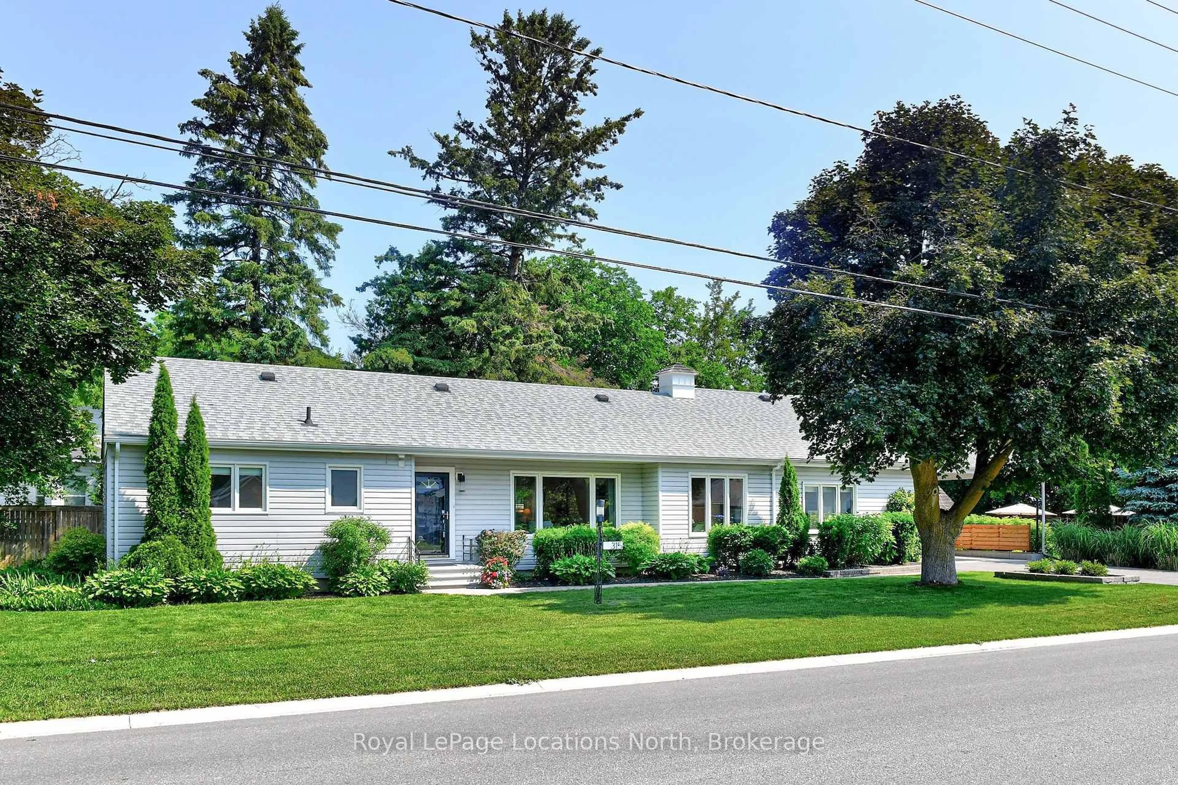 Home with vinyl exterior material, street for 315 Fifth St, Collingwood Ontario L9Y 1X9